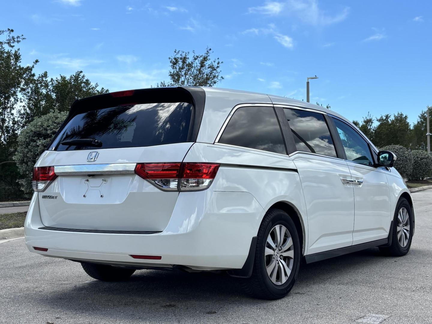 2016 WHITE Honda Odyssey EX-L (5FNRL5H60GB) with an 3.5L V6 SOHC 24V engine, 6A transmission, located at 11170 Summerlin Square Dr., Fort Myers Beach, FL, 33931, (239) 999-7777, 26.493546, -81.941628 - Photo#7