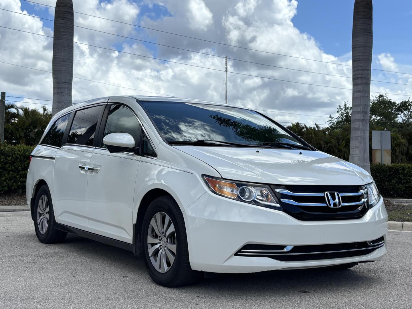 2016 WHITE Honda Odyssey EX-L (5FNRL5H60GB) with an 3.5L V6 SOHC 24V engine, 6A transmission, located at 11170 Summerlin Square Dr., Fort Myers Beach, FL, 33931, (239) 999-7777, 26.493546, -81.941628 - Photo#3