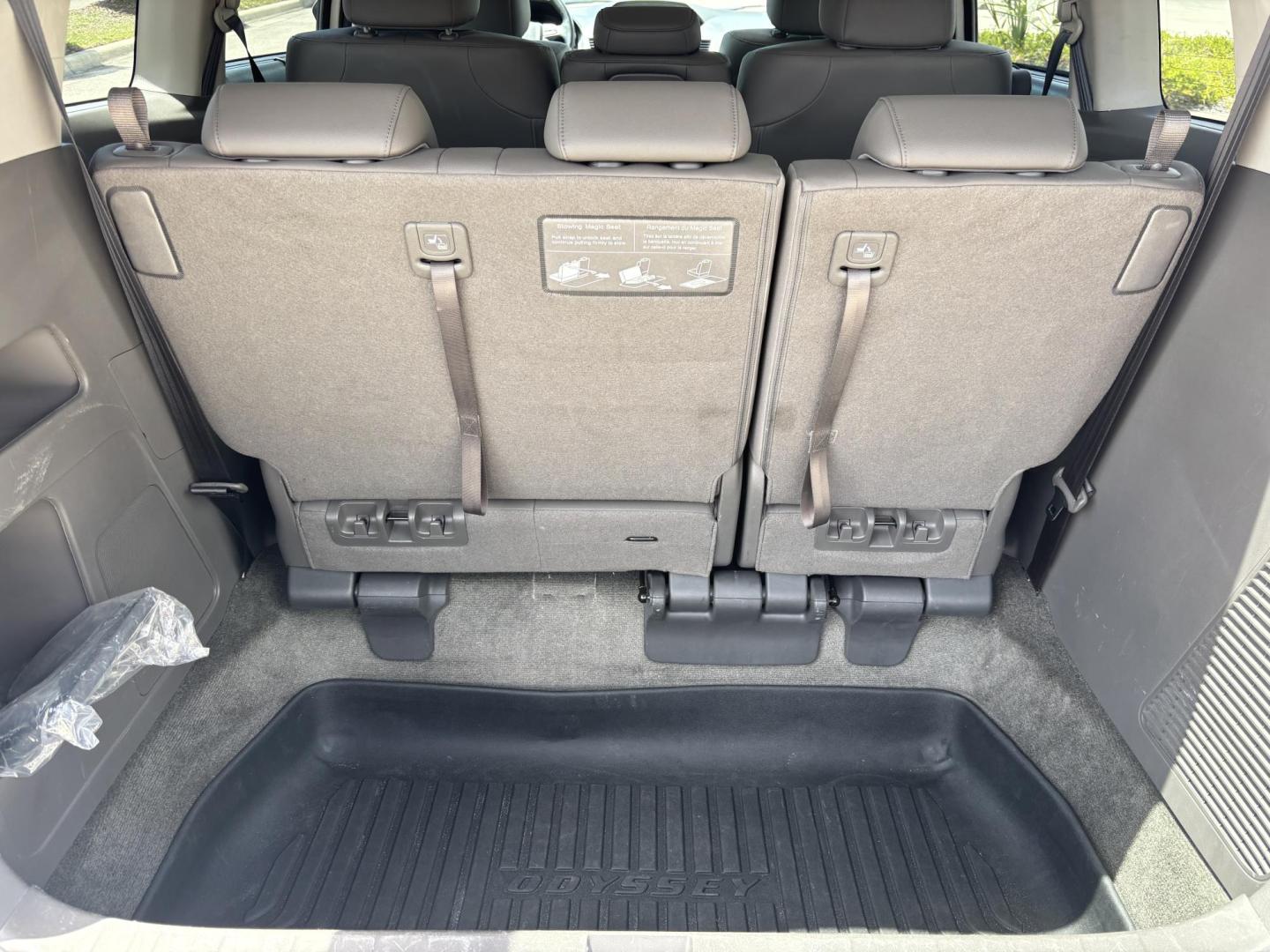 2016 WHITE Honda Odyssey EX-L (5FNRL5H60GB) with an 3.5L V6 SOHC 24V engine, 6A transmission, located at 11170 Summerlin Square Dr., Fort Myers Beach, FL, 33931, (239) 999-7777, 26.493546, -81.941628 - Photo#23