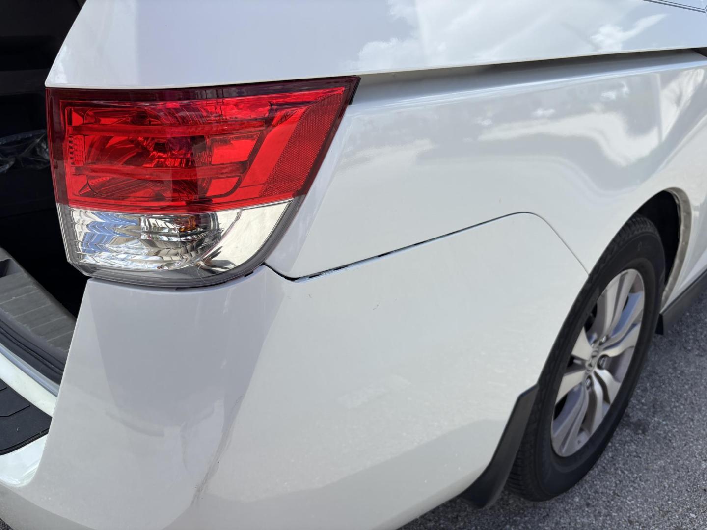 2016 WHITE Honda Odyssey EX-L (5FNRL5H60GB) with an 3.5L V6 SOHC 24V engine, 6A transmission, located at 11170 Summerlin Square Dr., Fort Myers Beach, FL, 33931, (239) 999-7777, 26.493546, -81.941628 - Photo#41