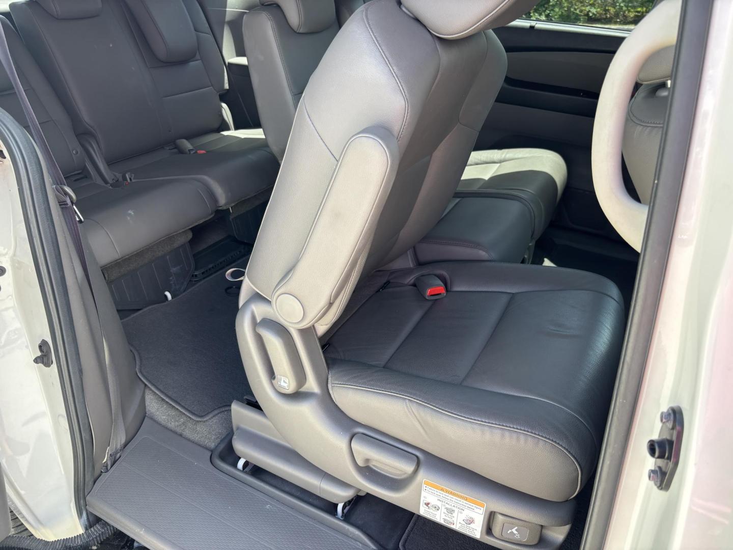 2016 WHITE Honda Odyssey EX-L (5FNRL5H60GB) with an 3.5L V6 SOHC 24V engine, 6A transmission, located at 11170 Summerlin Square Dr., Fort Myers Beach, FL, 33931, (239) 999-7777, 26.493546, -81.941628 - Photo#20