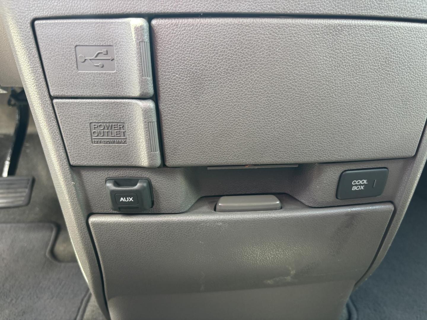 2016 WHITE Honda Odyssey EX-L (5FNRL5H60GB) with an 3.5L V6 SOHC 24V engine, 6A transmission, located at 11170 Summerlin Square Dr., Fort Myers Beach, FL, 33931, (239) 999-7777, 26.493546, -81.941628 - Photo#37