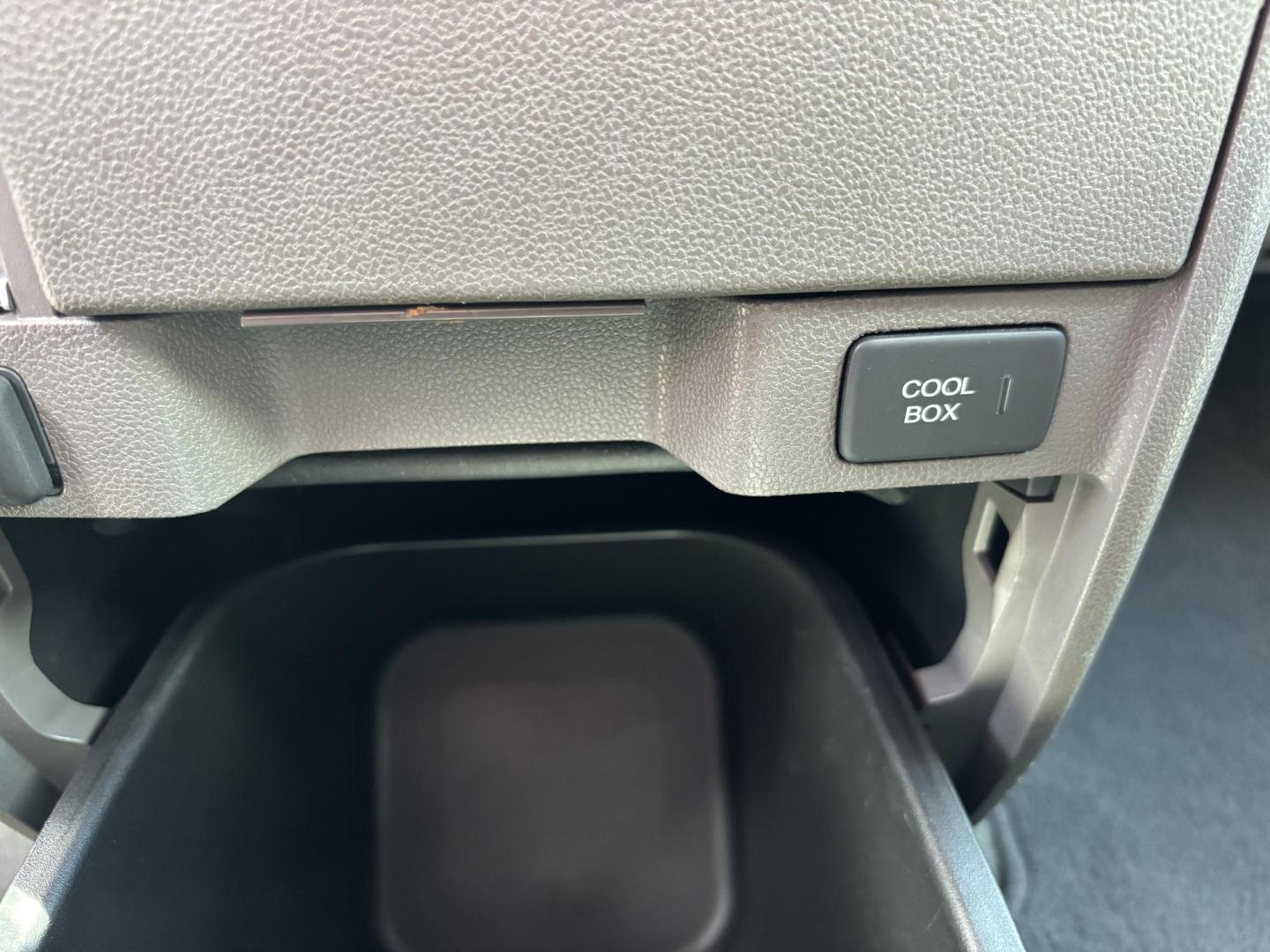 2016 WHITE Honda Odyssey EX-L (5FNRL5H60GB) with an 3.5L V6 SOHC 24V engine, 6A transmission, located at 11170 Summerlin Square Dr., Fort Myers Beach, FL, 33931, (239) 999-7777, 26.493546, -81.941628 - Photo#40