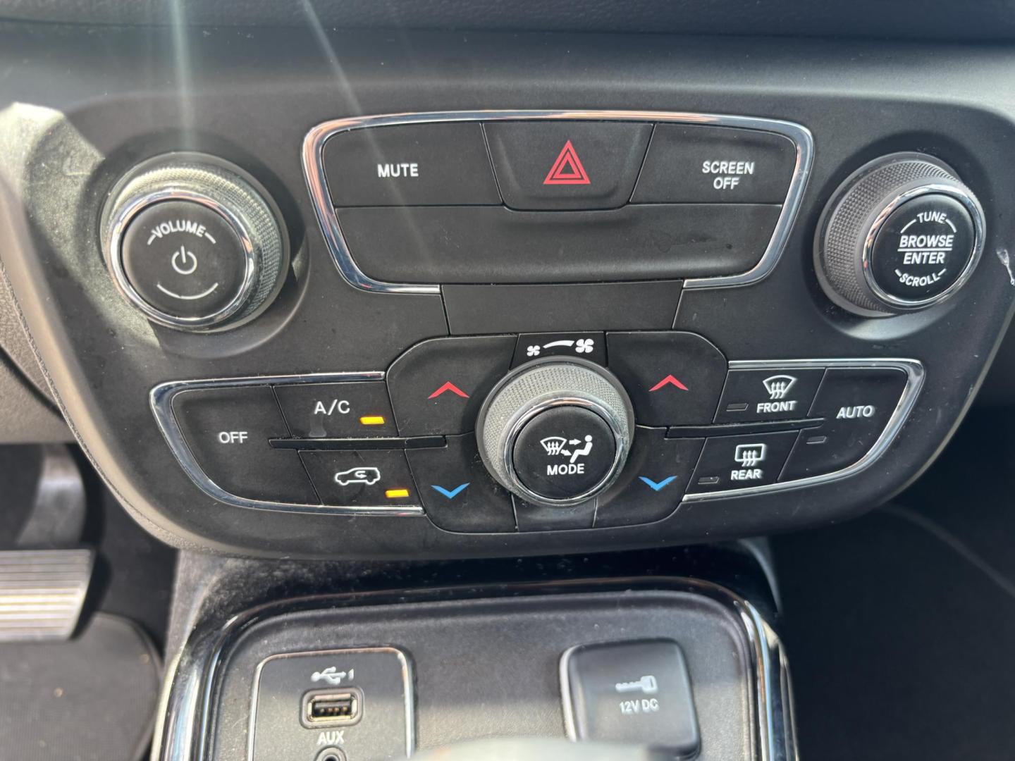 2020 RED /BLACK CLOTH Jeep Compass Altitude (3C4NJCBB6LT) with an 2.4L L4 DOHC 16V engine, located at 11170 Summerlin Square Dr., Fort Myers Beach, FL, 33931, (239) 999-7777, 26.493546, -81.941628 - Photo#23