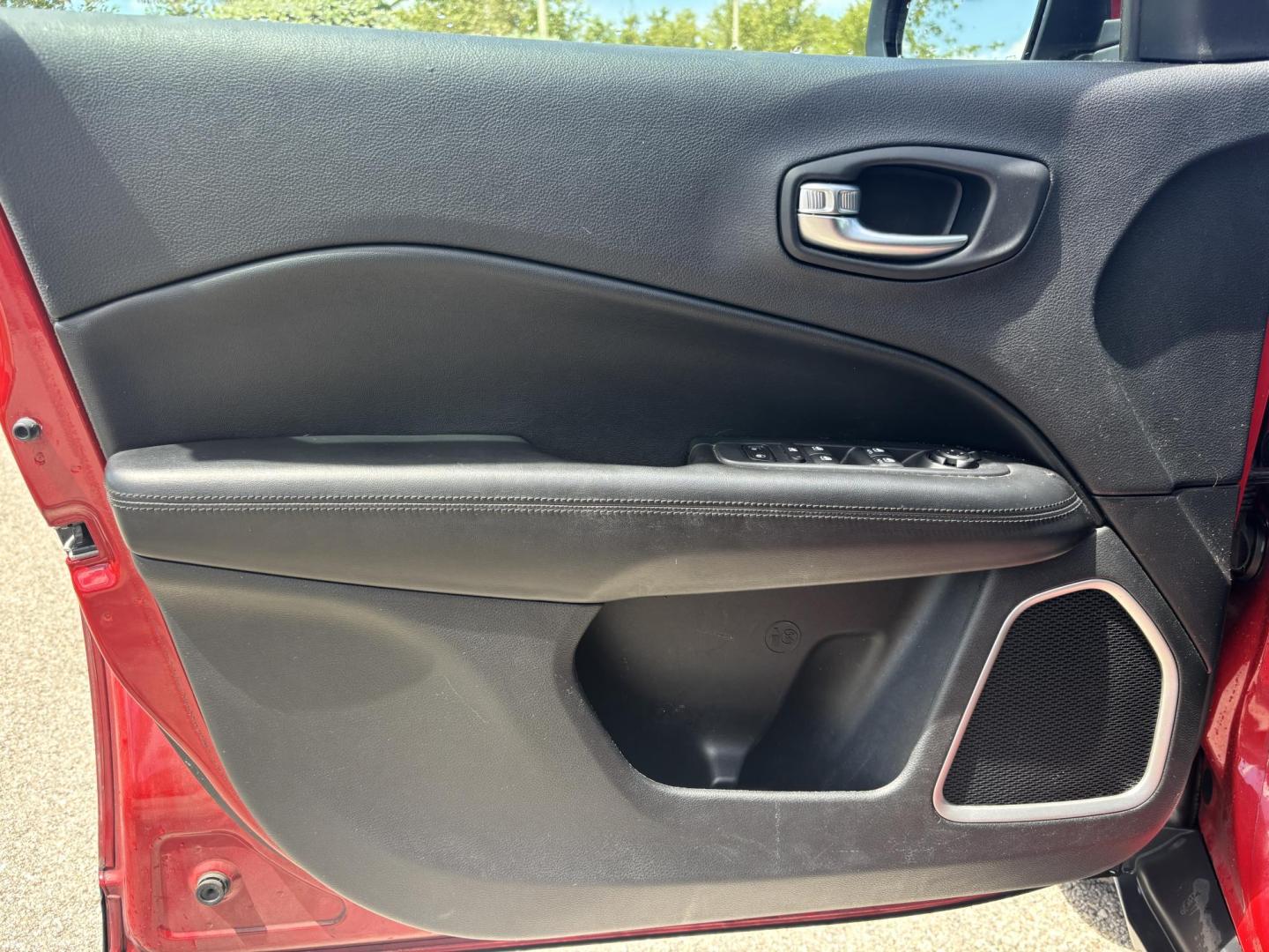 2020 RED /BLACK CLOTH Jeep Compass Altitude (3C4NJCBB6LT) with an 2.4L L4 DOHC 16V engine, located at 11170 Summerlin Square Dr., Fort Myers Beach, FL, 33931, (239) 999-7777, 26.493546, -81.941628 - Photo#25