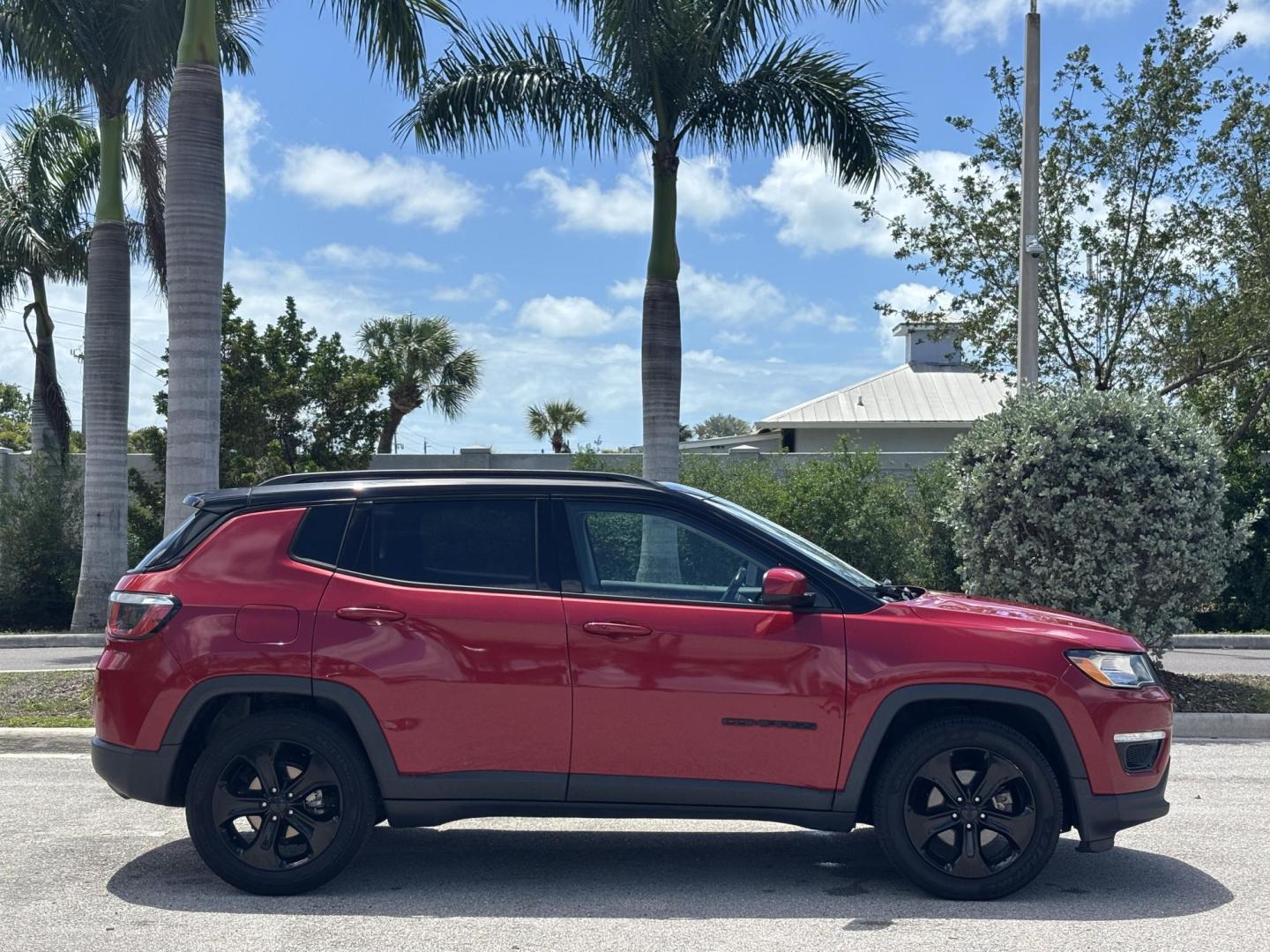 2020 RED /BLACK CLOTH Jeep Compass Altitude (3C4NJCBB6LT) with an 2.4L L4 DOHC 16V engine, located at 11170 Summerlin Square Dr., Fort Myers Beach, FL, 33931, (239) 999-7777, 26.493546, -81.941628 - Photo#4