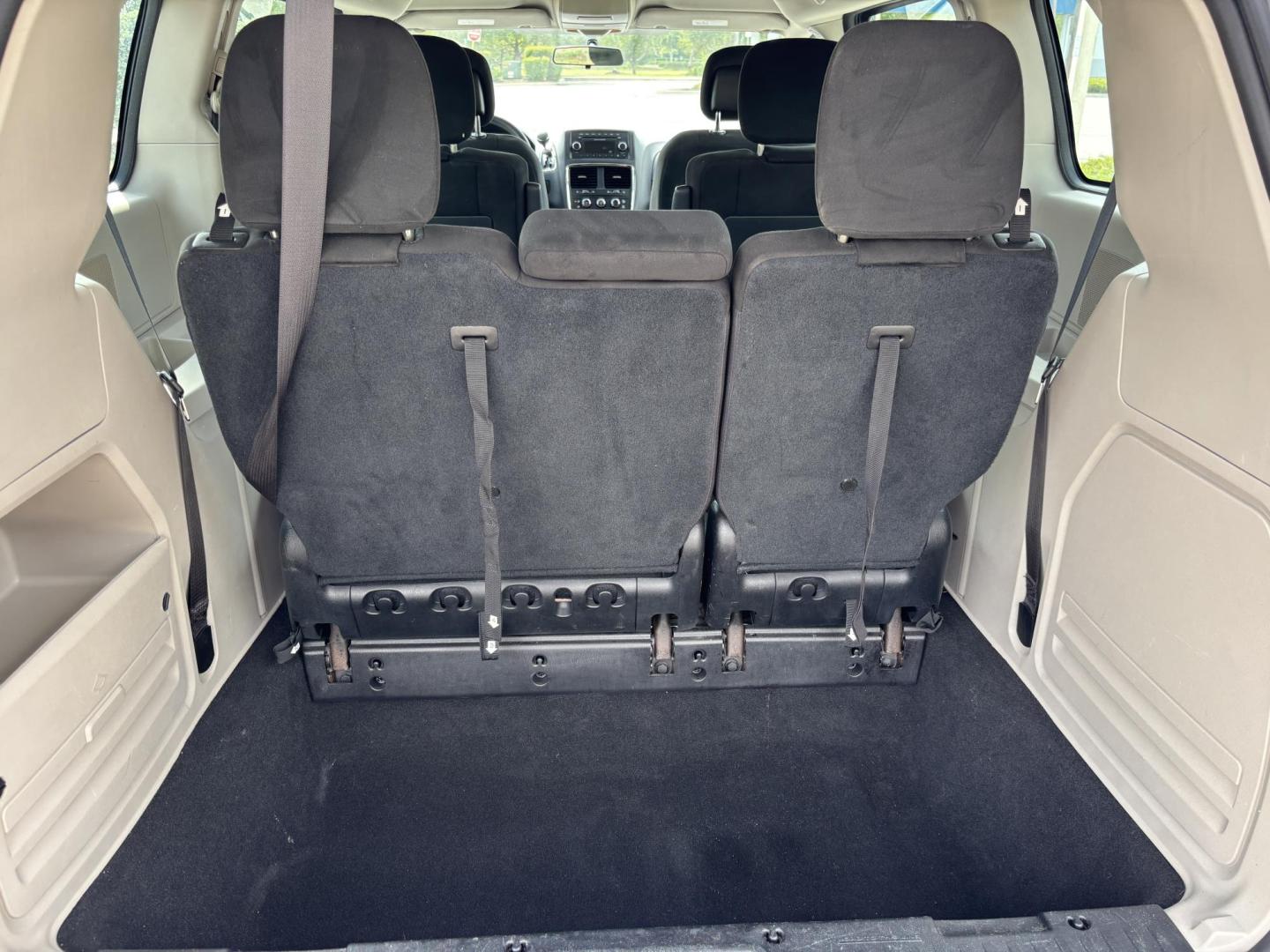 2016 SILVER /CHARCOAL CLOTH Dodge Grand Caravan SE (2C4RDGBG9GR) with an 3.6L V6 DOHC 24V engine, 6A transmission, located at 11170 Summerlin Square Dr., Fort Myers Beach, FL, 33931, (239) 999-7777, 26.493546, -81.941628 - Photo#23