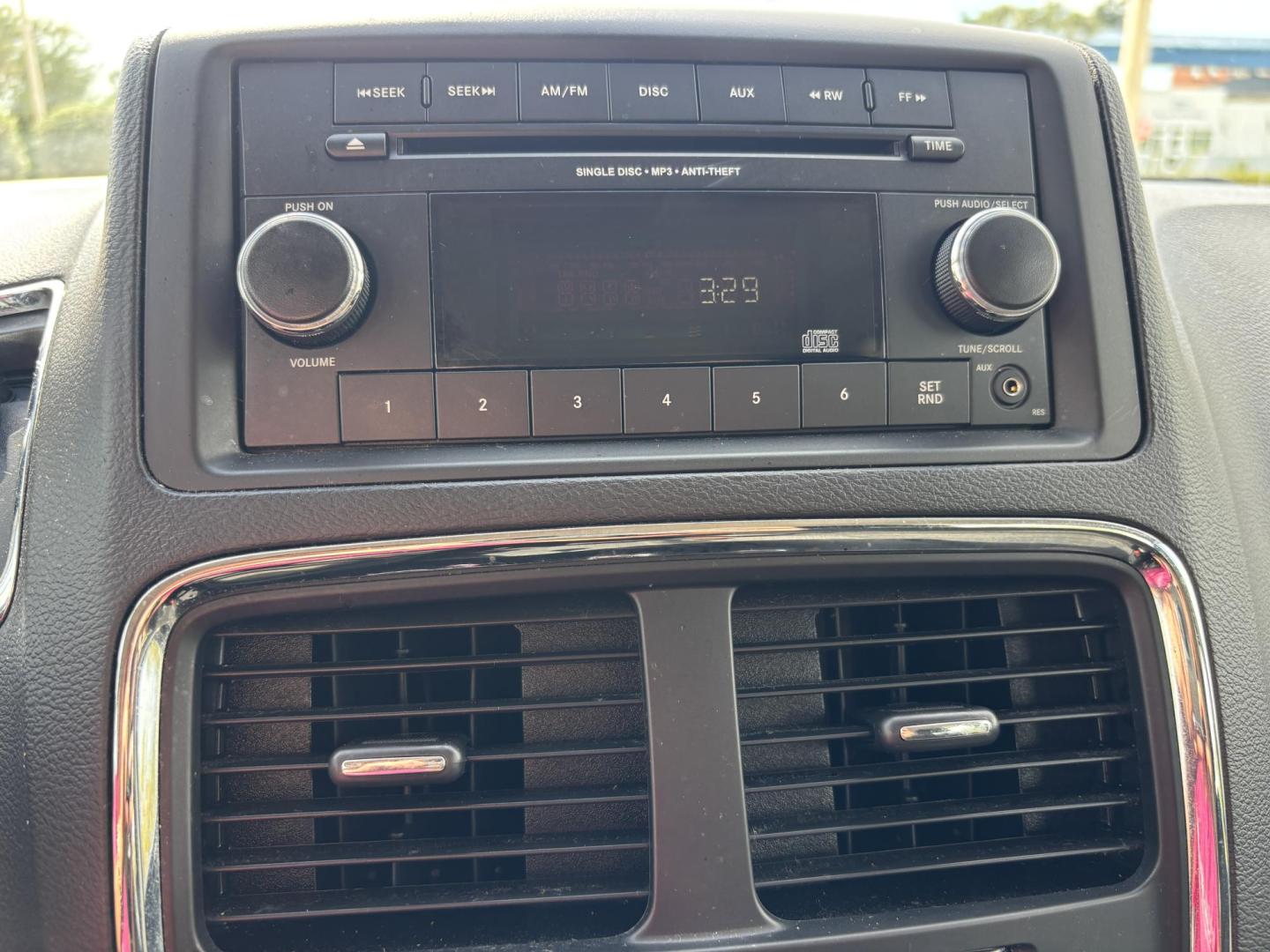 2016 SILVER /CHARCOAL CLOTH Dodge Grand Caravan SE (2C4RDGBG9GR) with an 3.6L V6 DOHC 24V engine, 6A transmission, located at 11170 Summerlin Square Dr., Fort Myers Beach, FL, 33931, (239) 999-7777, 26.493546, -81.941628 - Photo#14