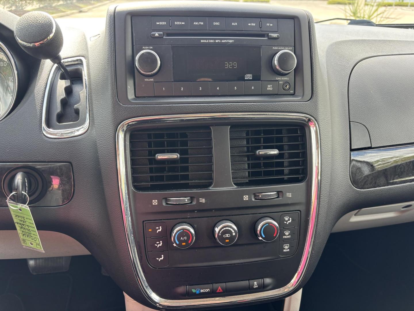 2016 SILVER /CHARCOAL CLOTH Dodge Grand Caravan SE (2C4RDGBG9GR) with an 3.6L V6 DOHC 24V engine, 6A transmission, located at 11170 Summerlin Square Dr., Fort Myers Beach, FL, 33931, (239) 999-7777, 26.493546, -81.941628 - Photo#12