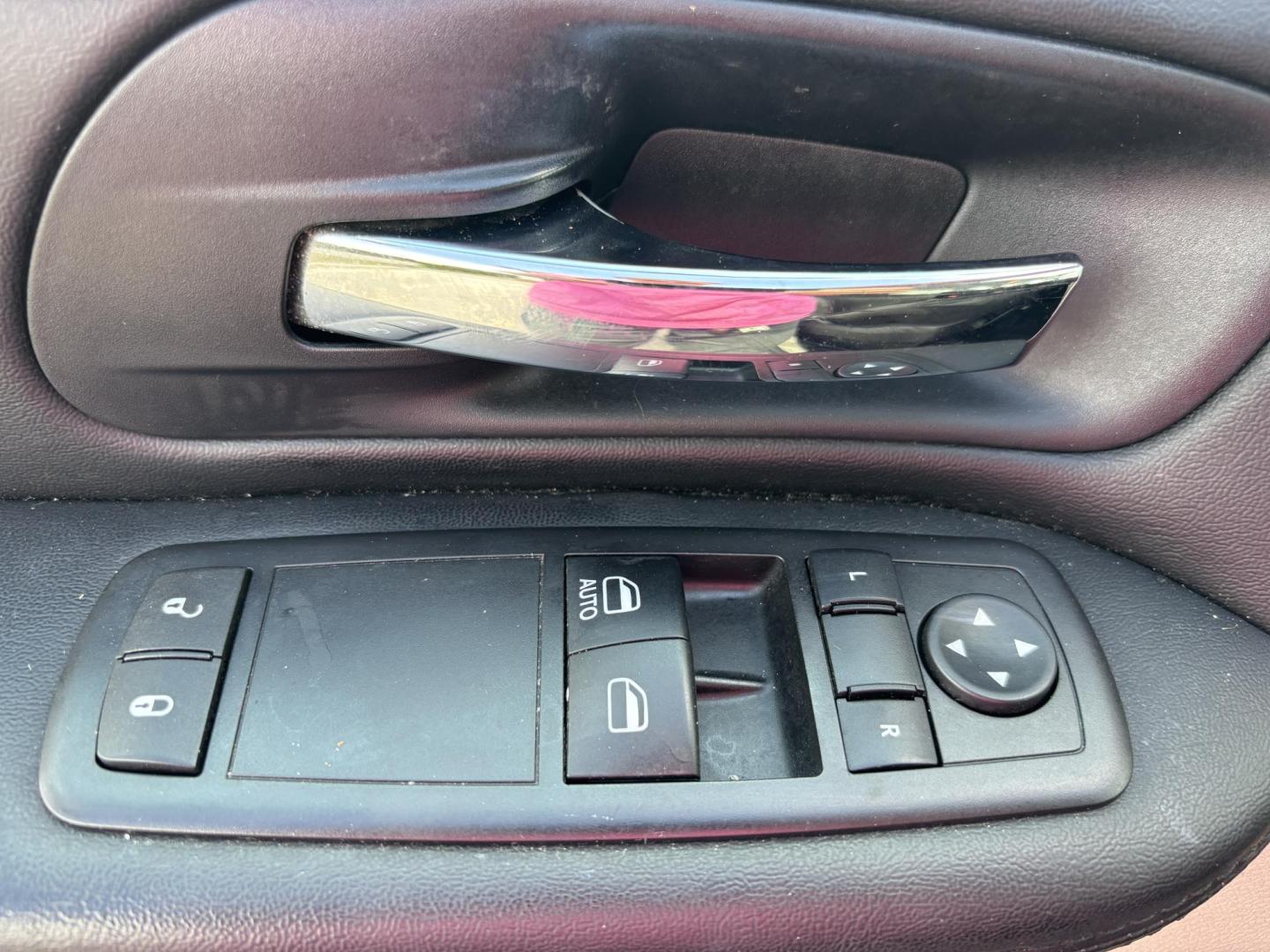 2016 SILVER /CHARCOAL CLOTH Dodge Grand Caravan SE (2C4RDGBG9GR) with an 3.6L V6 DOHC 24V engine, 6A transmission, located at 11170 Summerlin Square Dr., Fort Myers Beach, FL, 33931, (239) 999-7777, 26.493546, -81.941628 - Photo#26