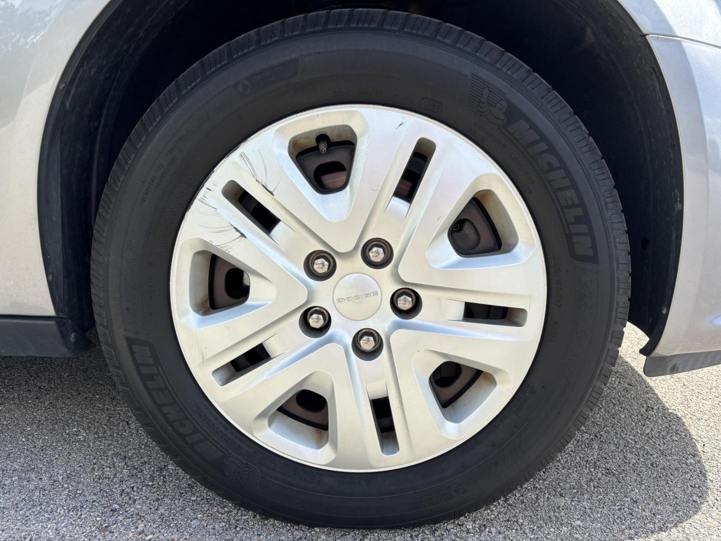 2016 SILVER /CHARCOAL CLOTH Dodge Grand Caravan SE (2C4RDGBG9GR) with an 3.6L V6 DOHC 24V engine, 6A transmission, located at 11170 Summerlin Square Dr., Fort Myers Beach, FL, 33931, (239) 999-7777, 26.493546, -81.941628 - Photo#28