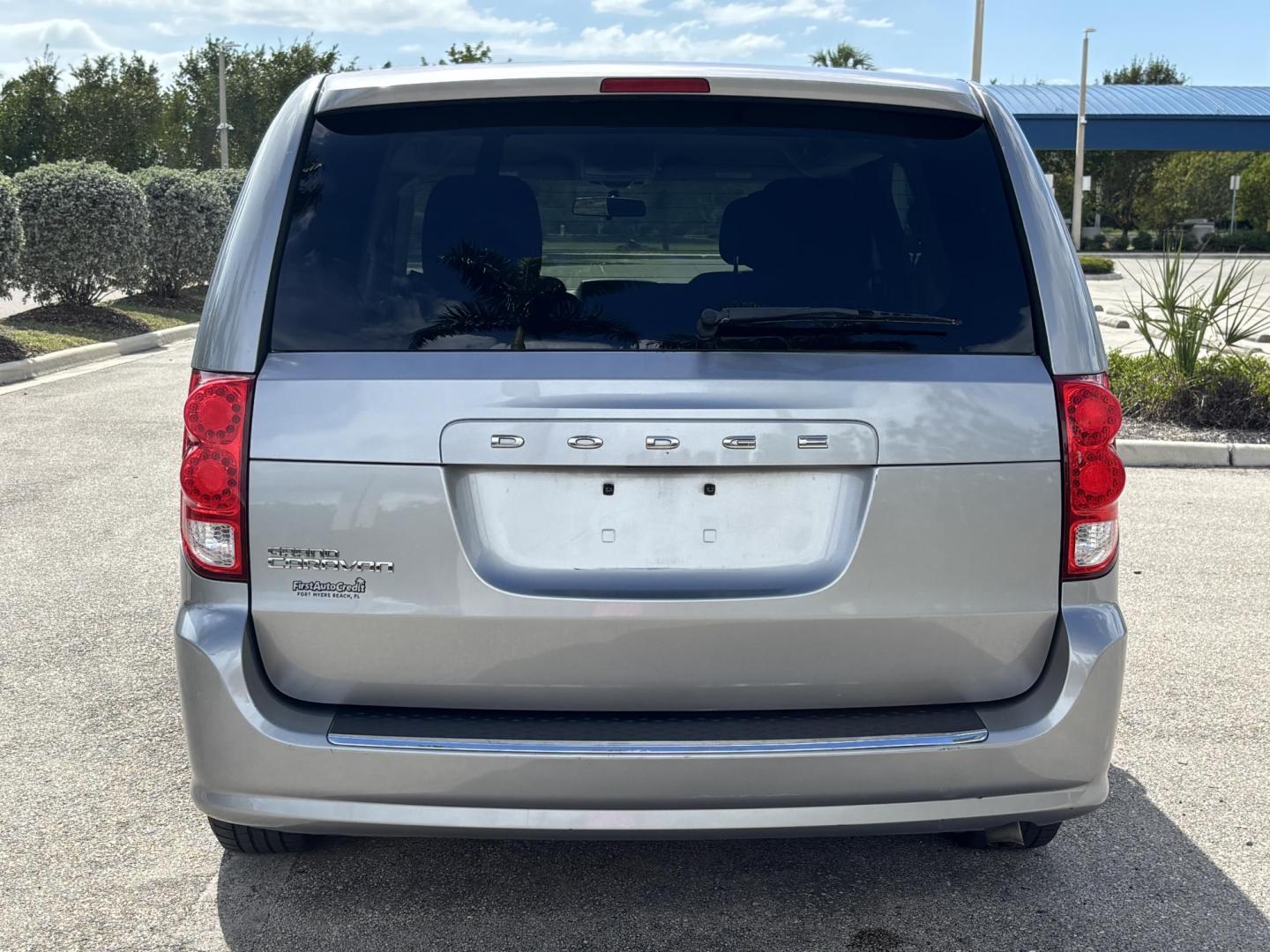 2016 SILVER /CHARCOAL CLOTH Dodge Grand Caravan SE (2C4RDGBG9GR) with an 3.6L V6 DOHC 24V engine, 6A transmission, located at 11170 Summerlin Square Dr., Fort Myers Beach, FL, 33931, (239) 999-7777, 26.493546, -81.941628 - Photo#6