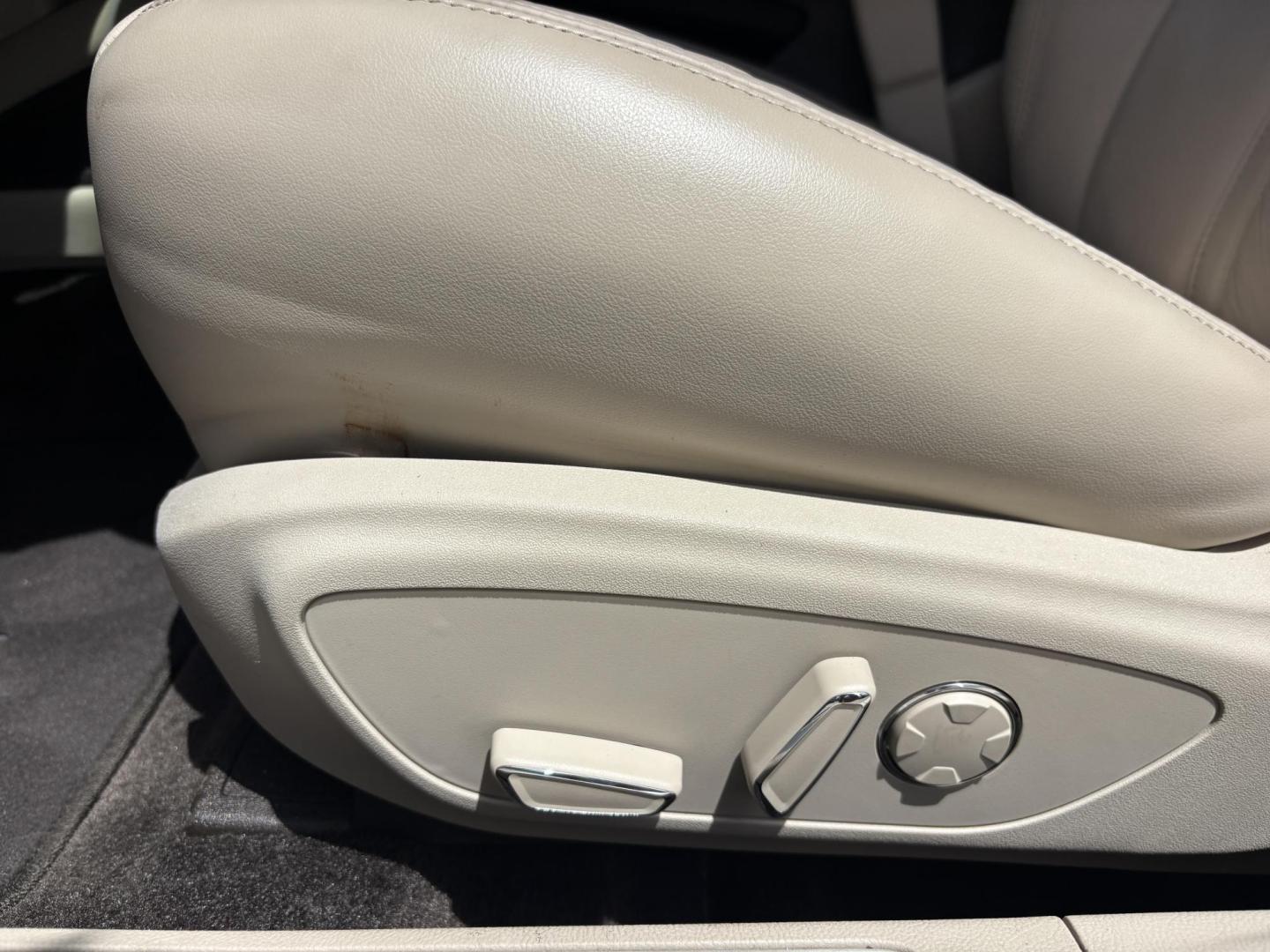 2017 BLUE Lincoln MKZ Select FWD (3LN6L5C98HR) with an 2.0L L4 DOHC 16V engine, 6A transmission, located at 11170 Summerlin Square Dr., Fort Myers Beach, FL, 33931, (239) 999-7777, 26.493546, -81.941628 - Photo#11