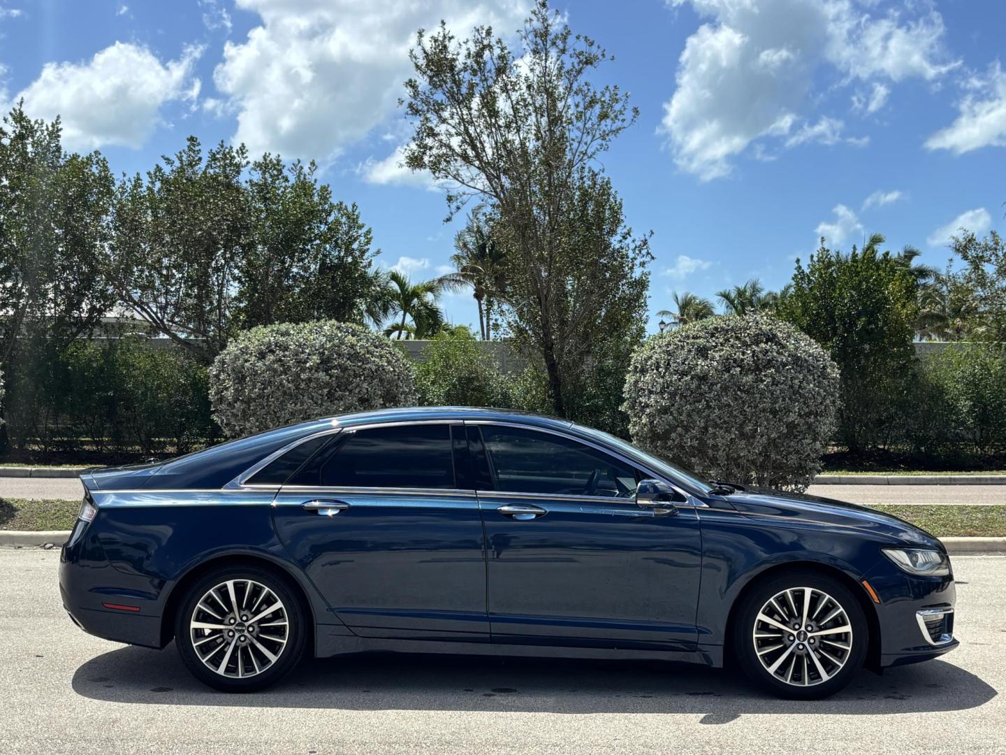 2017 BLUE Lincoln MKZ Select FWD (3LN6L5C98HR) with an 2.0L L4 DOHC 16V engine, 6A transmission, located at 11170 Summerlin Square Dr., Fort Myers Beach, FL, 33931, (239) 999-7777, 26.493546, -81.941628 - Photo#4