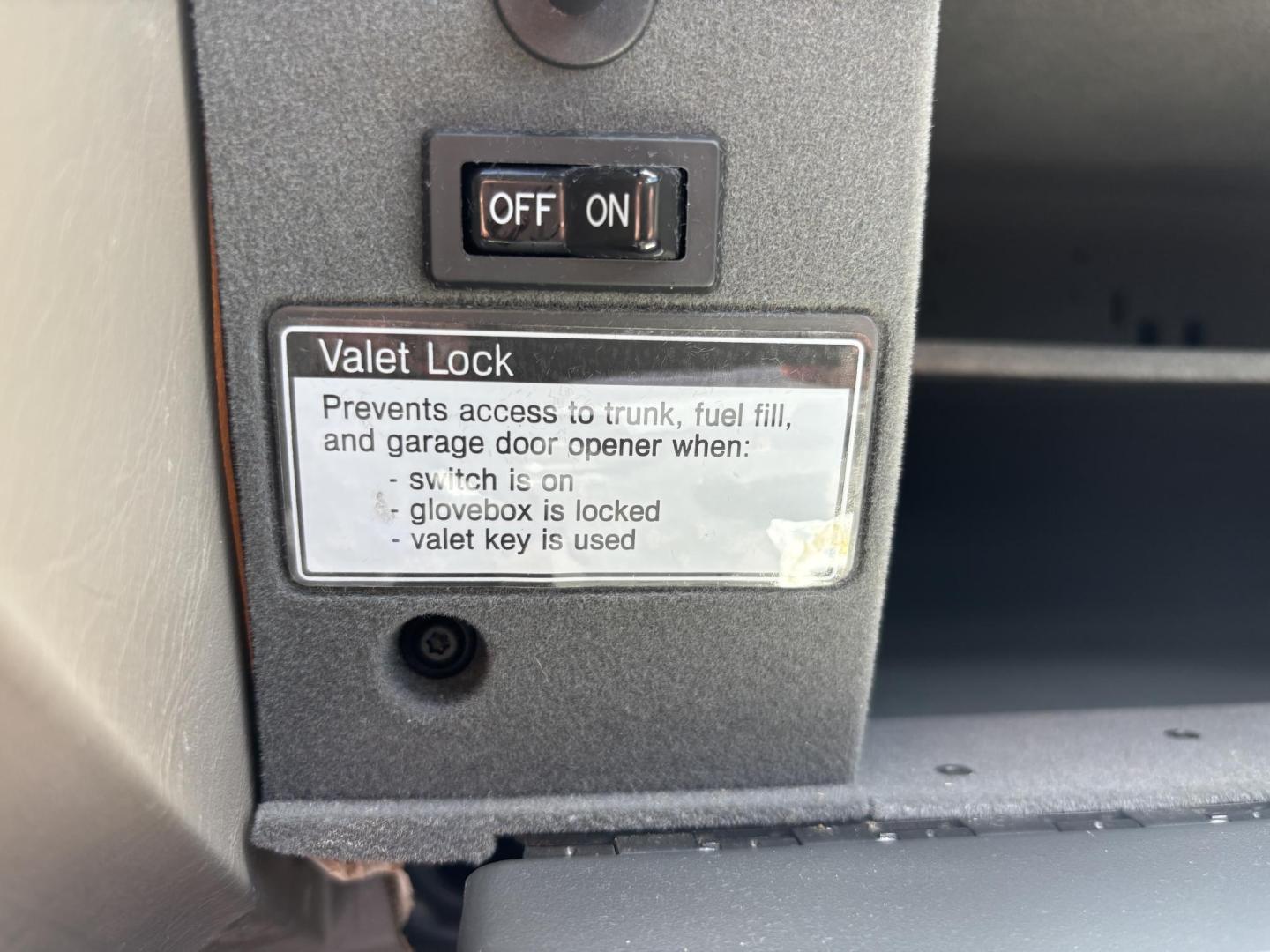 2002 WHITE /BEIGE LEATHER Cadillac Deville Sedan (1G6KD54Y82U) with an 4.6L V8 DOHC 32V engine, 4-Speed Automatic Overdrive transmission, located at 11170 Summerlin Square Dr., Fort Myers Beach, FL, 33931, (239) 999-7777, 26.493546, -81.941628 - Photo#35