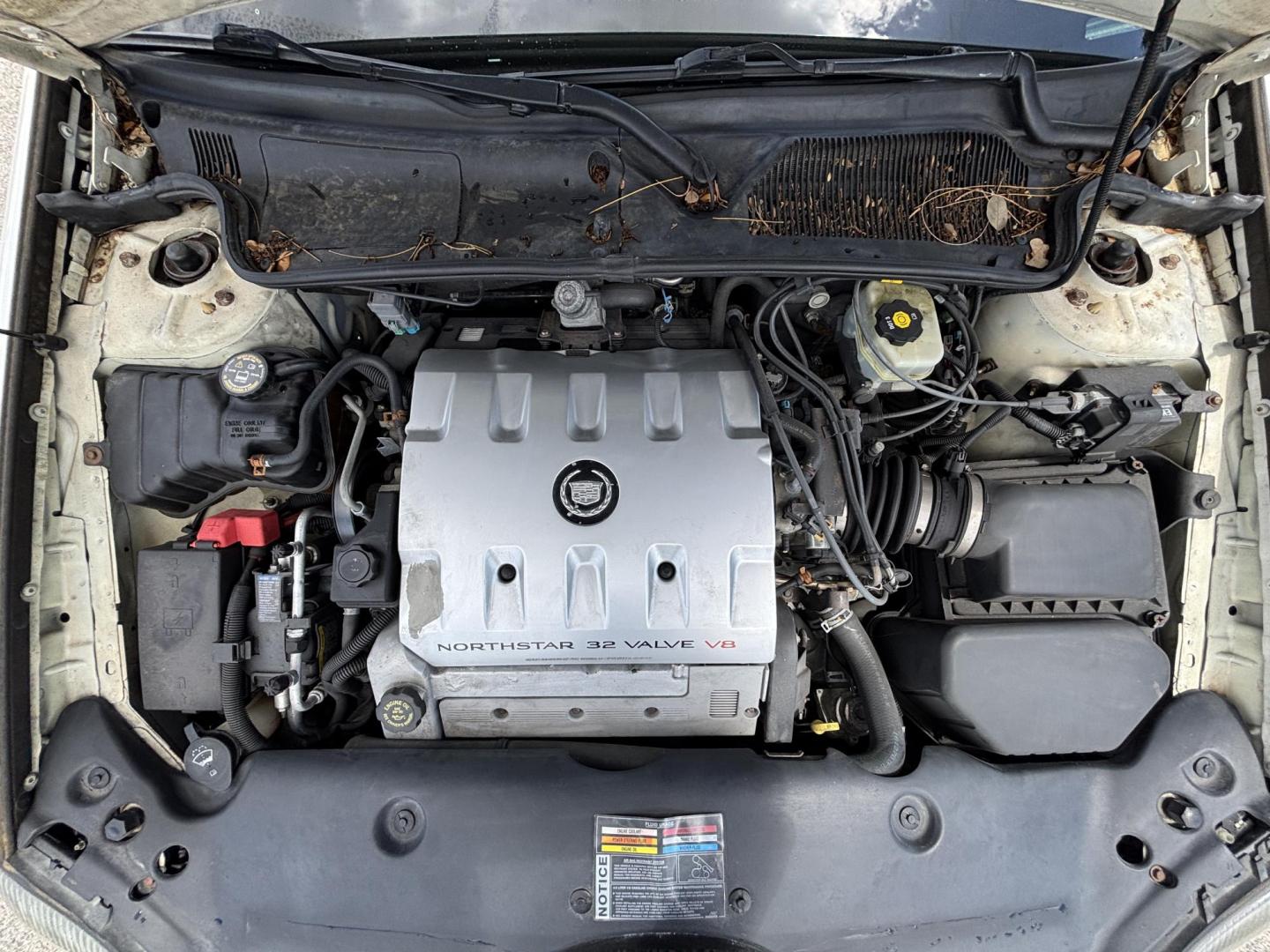 2002 WHITE /BEIGE LEATHER Cadillac Deville Sedan (1G6KD54Y82U) with an 4.6L V8 DOHC 32V engine, 4-Speed Automatic Overdrive transmission, located at 11170 Summerlin Square Dr., Fort Myers Beach, FL, 33931, (239) 999-7777, 26.493546, -81.941628 - Photo#38