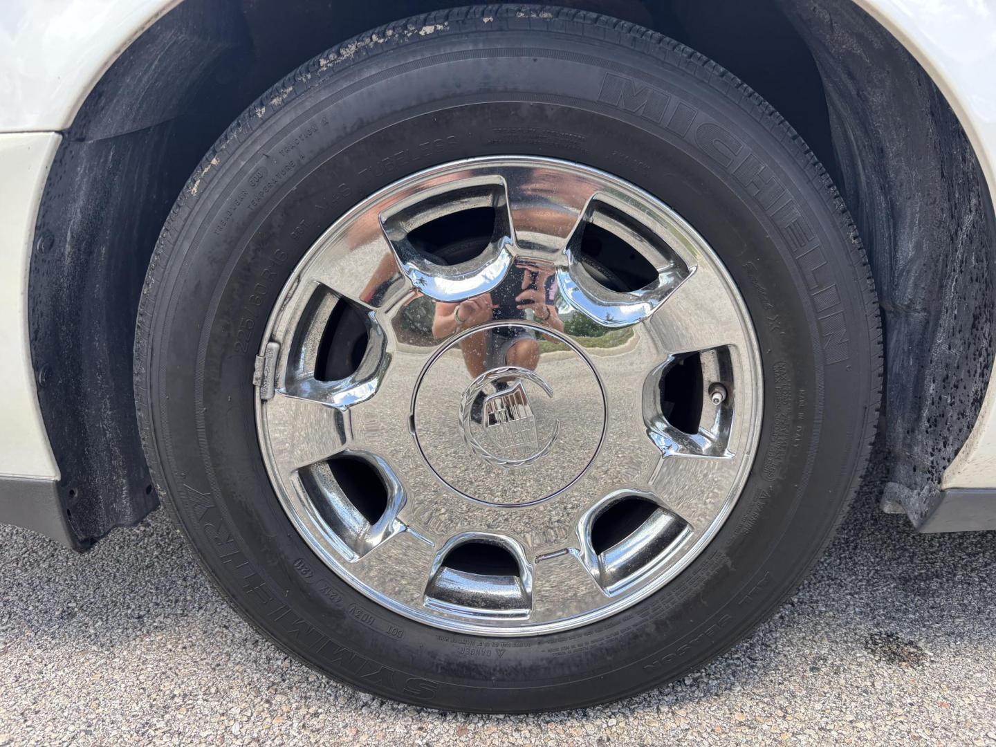 2002 WHITE /BEIGE LEATHER Cadillac Deville Sedan (1G6KD54Y82U) with an 4.6L V8 DOHC 32V engine, 4-Speed Automatic Overdrive transmission, located at 11170 Summerlin Square Dr., Fort Myers Beach, FL, 33931, (239) 999-7777, 26.493546, -81.941628 - Photo#46