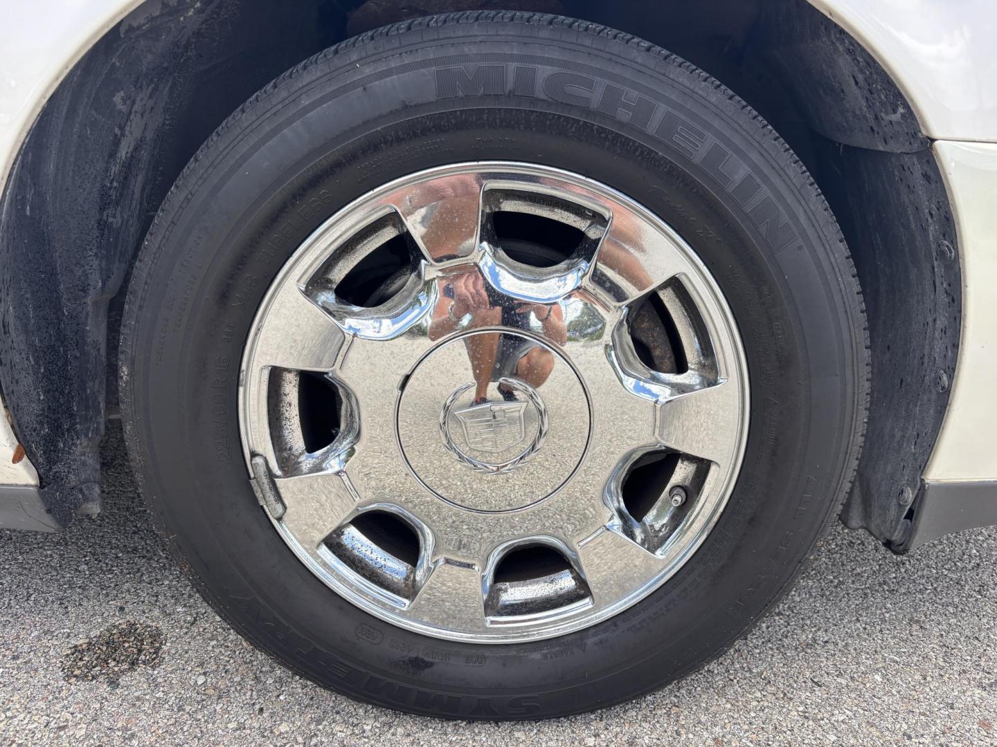 2002 WHITE /BEIGE LEATHER Cadillac Deville Sedan (1G6KD54Y82U) with an 4.6L V8 DOHC 32V engine, 4-Speed Automatic Overdrive transmission, located at 11170 Summerlin Square Dr., Fort Myers Beach, FL, 33931, (239) 999-7777, 26.493546, -81.941628 - Photo#47