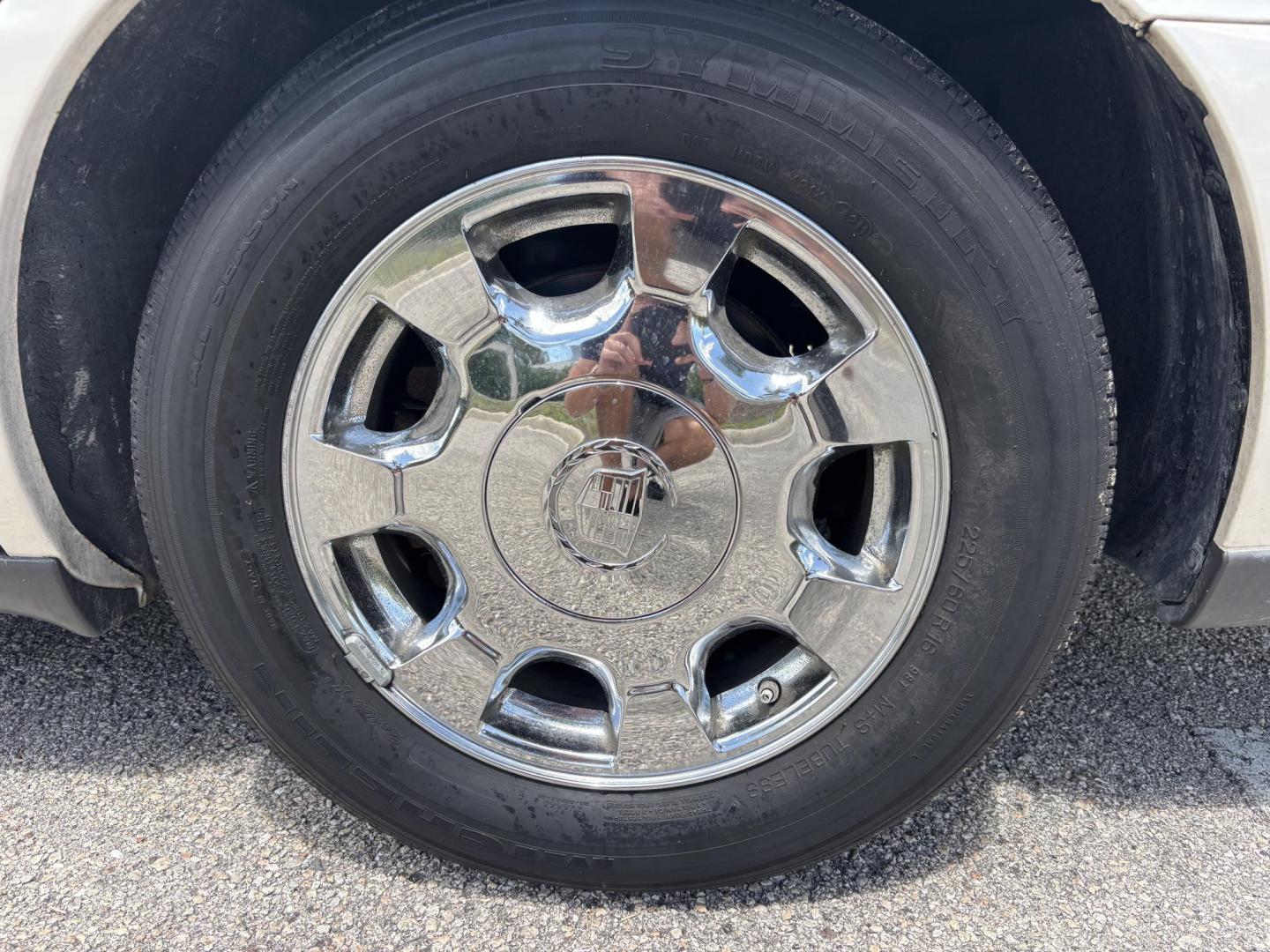 2002 WHITE /BEIGE LEATHER Cadillac Deville Sedan (1G6KD54Y82U) with an 4.6L V8 DOHC 32V engine, 4-Speed Automatic Overdrive transmission, located at 11170 Summerlin Square Dr., Fort Myers Beach, FL, 33931, (239) 999-7777, 26.493546, -81.941628 - Photo#45