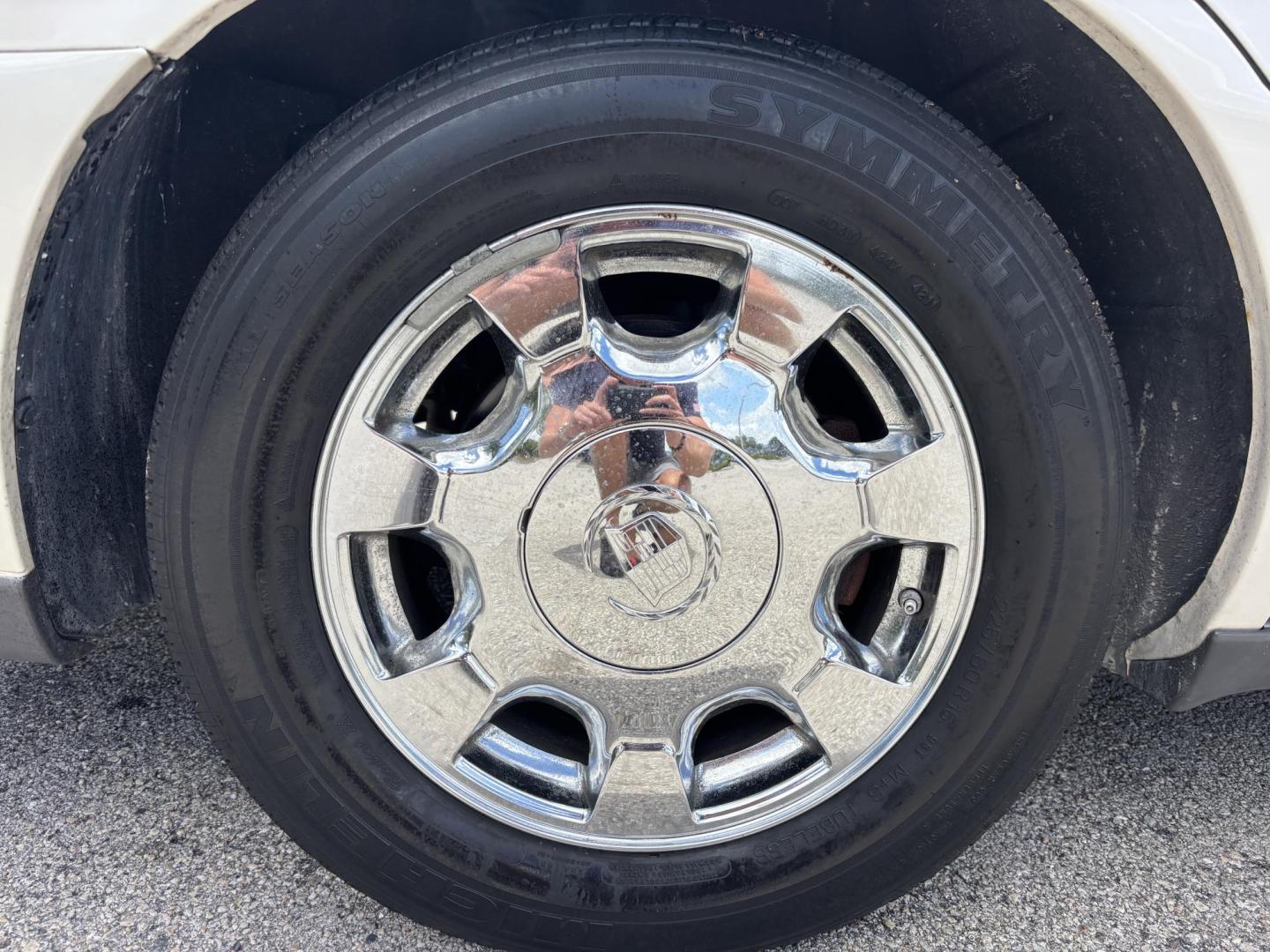 2002 WHITE /BEIGE LEATHER Cadillac Deville Sedan (1G6KD54Y82U) with an 4.6L V8 DOHC 32V engine, 4-Speed Automatic Overdrive transmission, located at 11170 Summerlin Square Dr., Fort Myers Beach, FL, 33931, (239) 999-7777, 26.493546, -81.941628 - Photo#48
