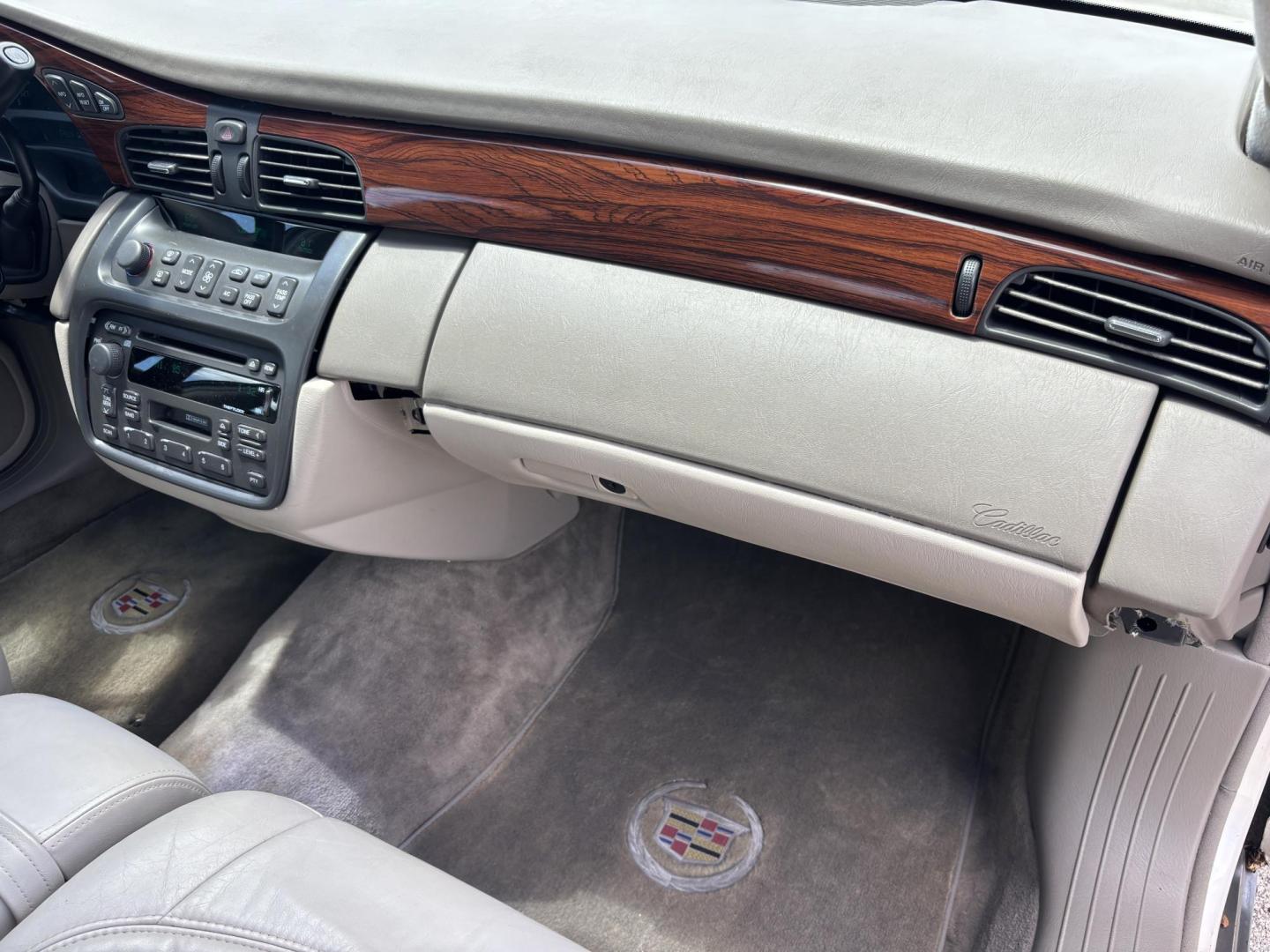 2002 WHITE /BEIGE LEATHER Cadillac Deville Sedan (1G6KD54Y82U) with an 4.6L V8 DOHC 32V engine, 4-Speed Automatic Overdrive transmission, located at 11170 Summerlin Square Dr., Fort Myers Beach, FL, 33931, (239) 999-7777, 26.493546, -81.941628 - Photo#13