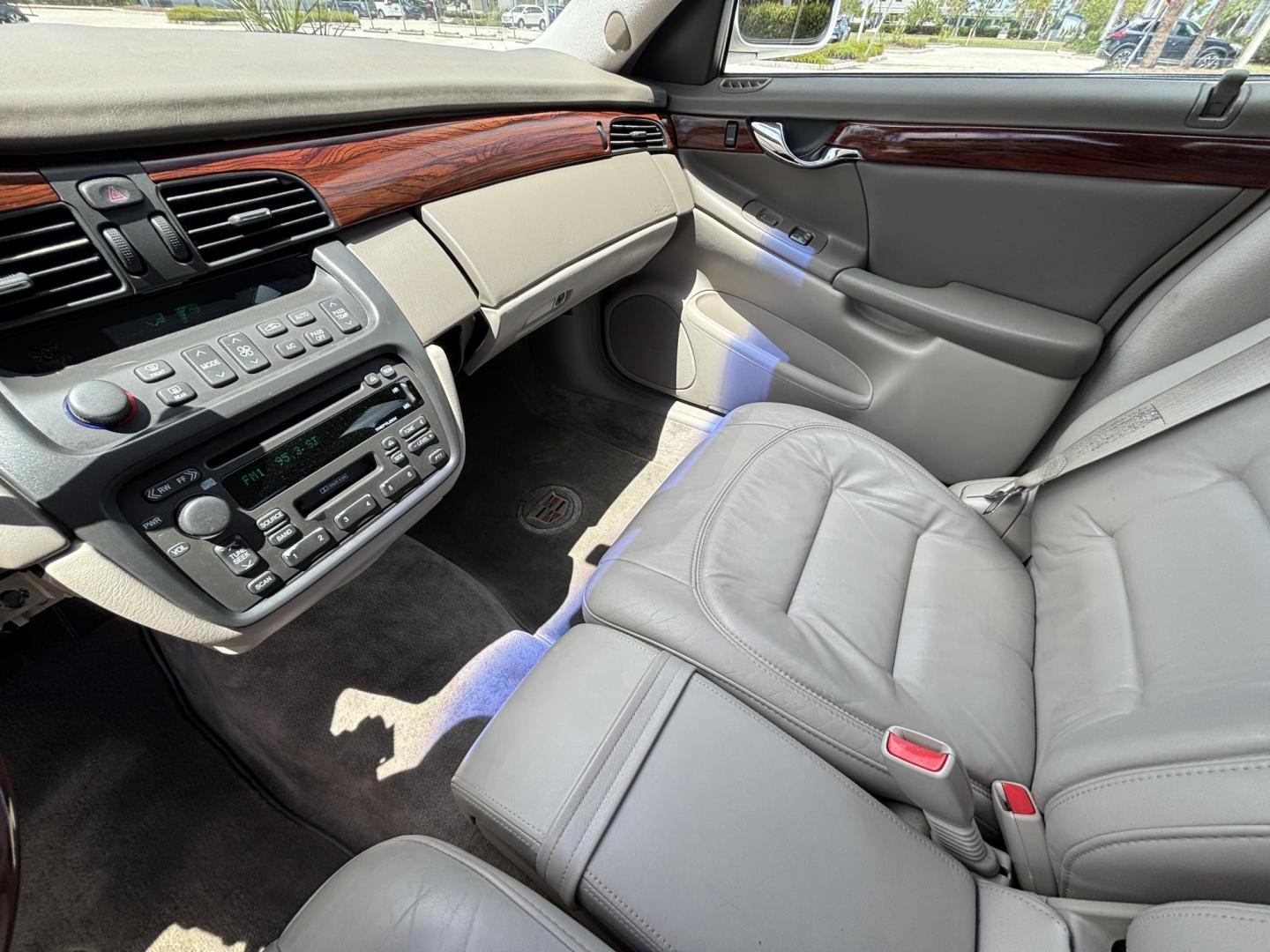 2002 WHITE /BEIGE LEATHER Cadillac Deville Sedan (1G6KD54Y82U) with an 4.6L V8 DOHC 32V engine, 4-Speed Automatic Overdrive transmission, located at 11170 Summerlin Square Dr., Fort Myers Beach, FL, 33931, (239) 999-7777, 26.493546, -81.941628 - Photo#12