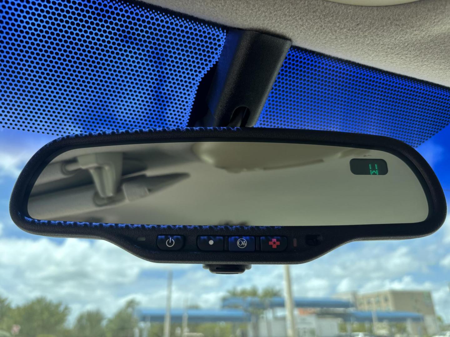 2002 WHITE /BEIGE LEATHER Cadillac Deville Sedan (1G6KD54Y82U) with an 4.6L V8 DOHC 32V engine, 4-Speed Automatic Overdrive transmission, located at 11170 Summerlin Square Dr., Fort Myers Beach, FL, 33931, (239) 999-7777, 26.493546, -81.941628 - Photo#21