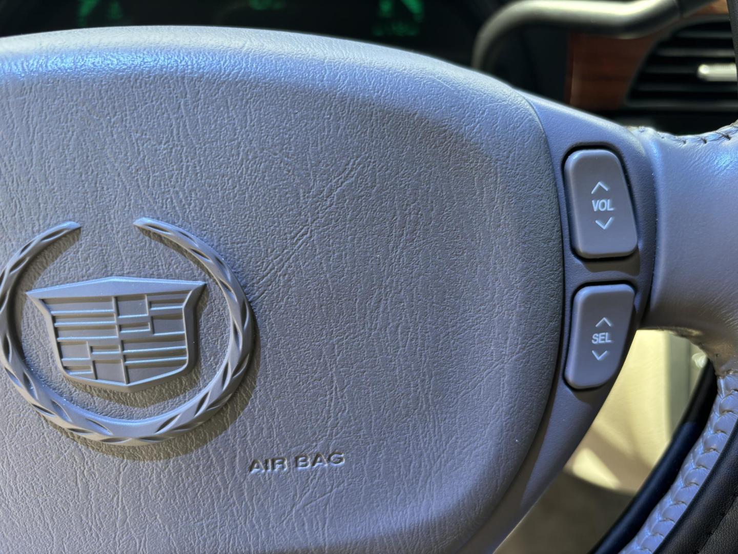 2002 WHITE /BEIGE LEATHER Cadillac Deville Sedan (1G6KD54Y82U) with an 4.6L V8 DOHC 32V engine, 4-Speed Automatic Overdrive transmission, located at 11170 Summerlin Square Dr., Fort Myers Beach, FL, 33931, (239) 999-7777, 26.493546, -81.941628 - Photo#26