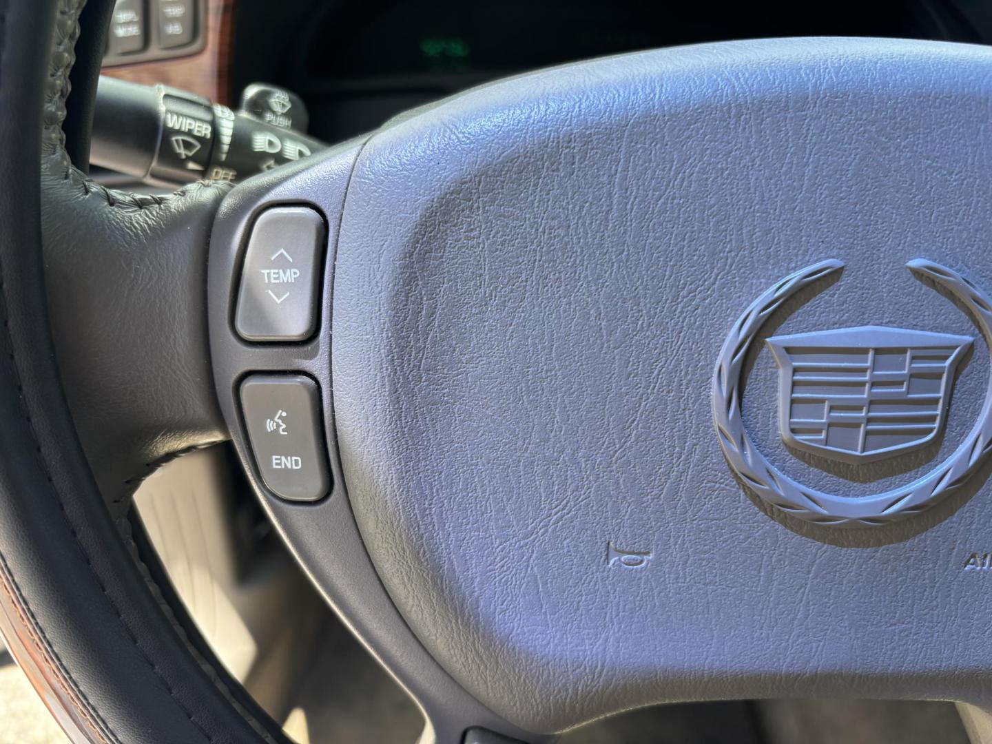 2002 WHITE /BEIGE LEATHER Cadillac Deville Sedan (1G6KD54Y82U) with an 4.6L V8 DOHC 32V engine, 4-Speed Automatic Overdrive transmission, located at 11170 Summerlin Square Dr., Fort Myers Beach, FL, 33931, (239) 999-7777, 26.493546, -81.941628 - Photo#25