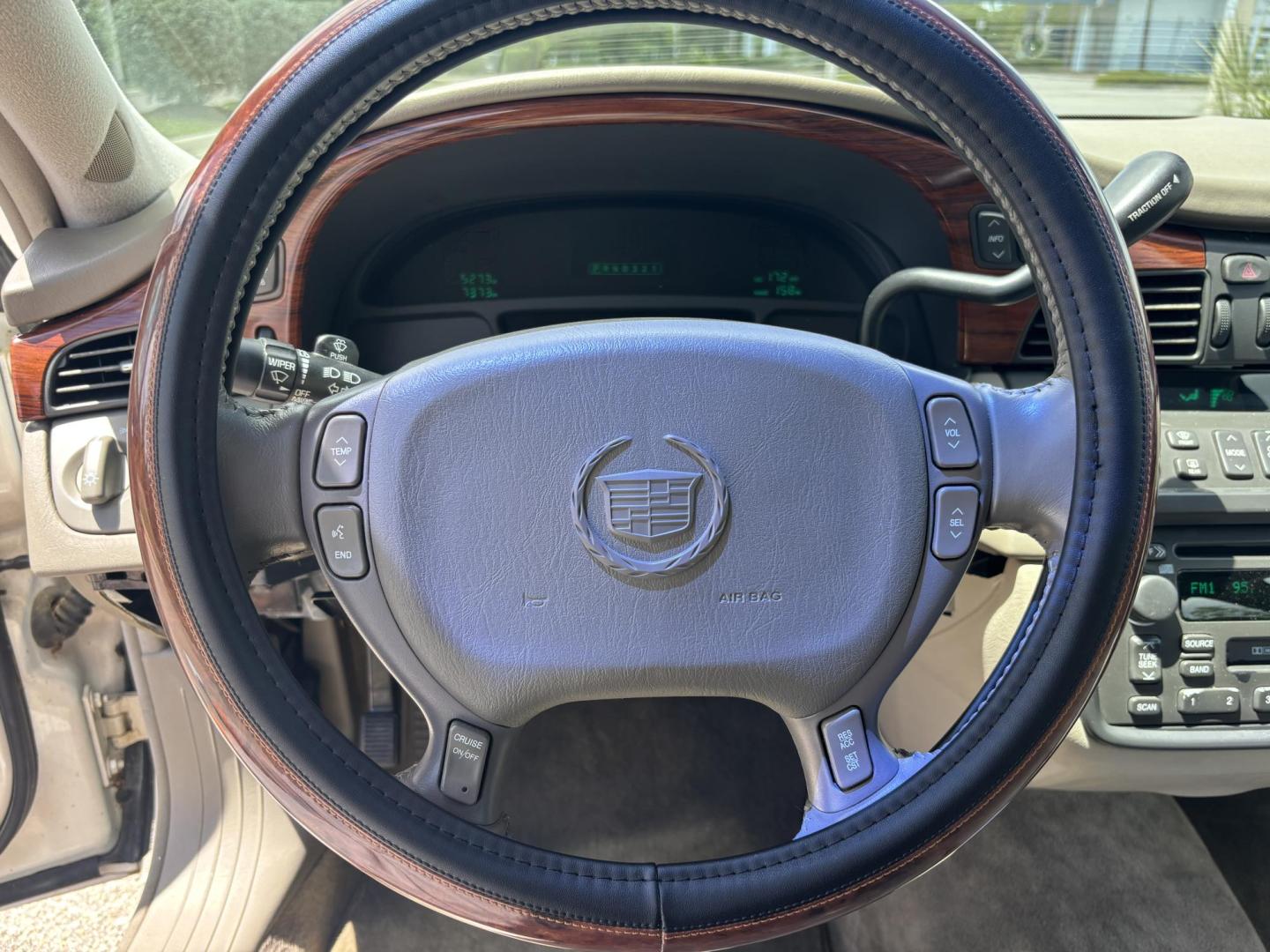 2002 WHITE /BEIGE LEATHER Cadillac Deville Sedan (1G6KD54Y82U) with an 4.6L V8 DOHC 32V engine, 4-Speed Automatic Overdrive transmission, located at 11170 Summerlin Square Dr., Fort Myers Beach, FL, 33931, (239) 999-7777, 26.493546, -81.941628 - Photo#23