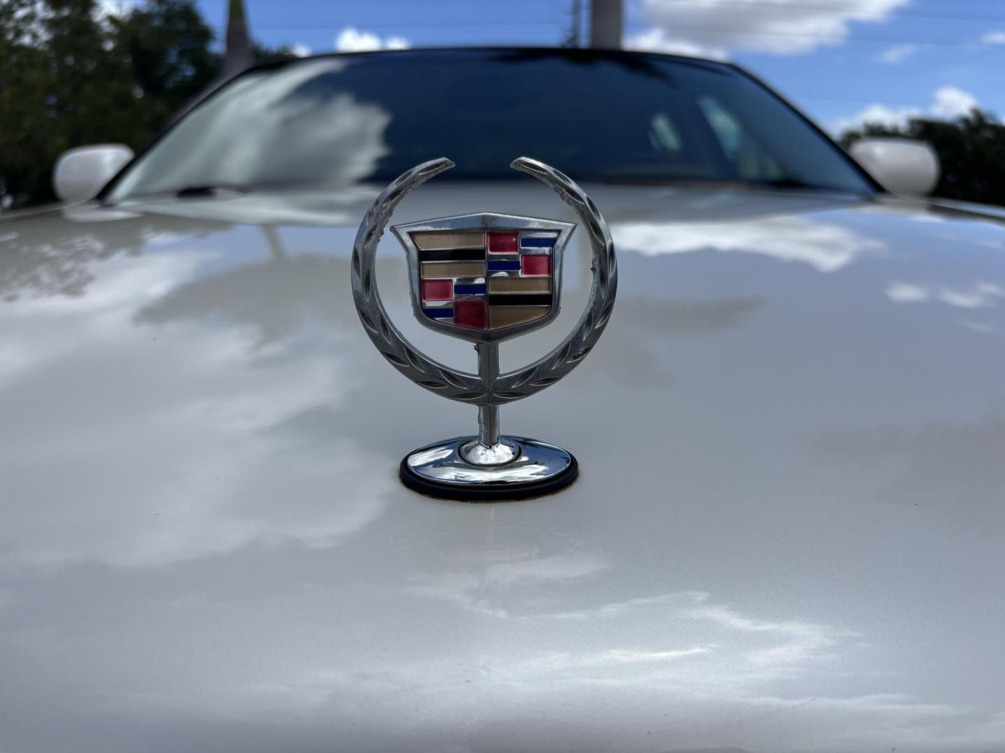 2002 WHITE /BEIGE LEATHER Cadillac Deville Sedan (1G6KD54Y82U) with an 4.6L V8 DOHC 32V engine, 4-Speed Automatic Overdrive transmission, located at 11170 Summerlin Square Dr., Fort Myers Beach, FL, 33931, (239) 999-7777, 26.493546, -81.941628 - Photo#41