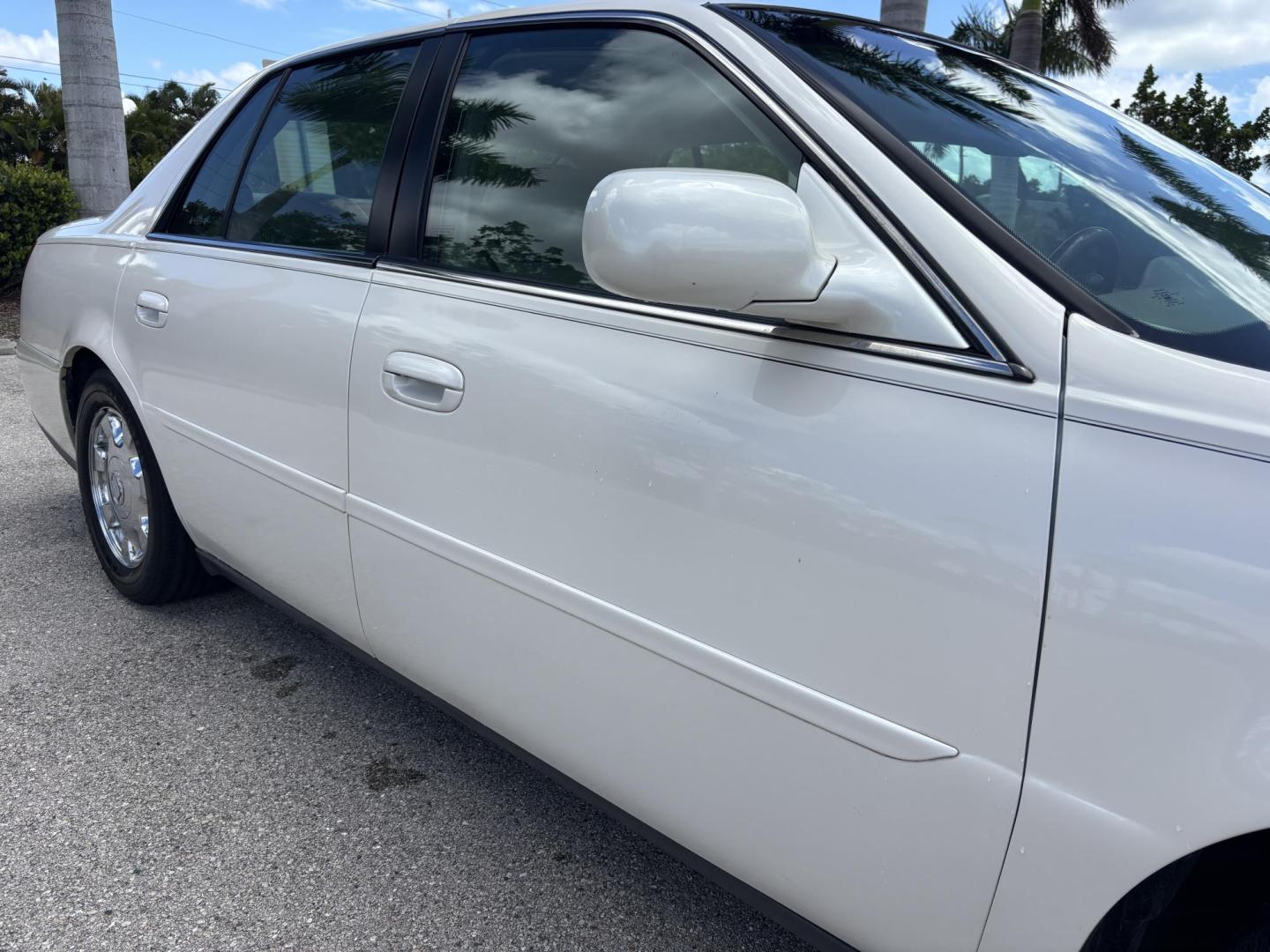 2002 WHITE /BEIGE LEATHER Cadillac Deville Sedan (1G6KD54Y82U) with an 4.6L V8 DOHC 32V engine, 4-Speed Automatic Overdrive transmission, located at 11170 Summerlin Square Dr., Fort Myers Beach, FL, 33931, (239) 999-7777, 26.493546, -81.941628 - Photo#42