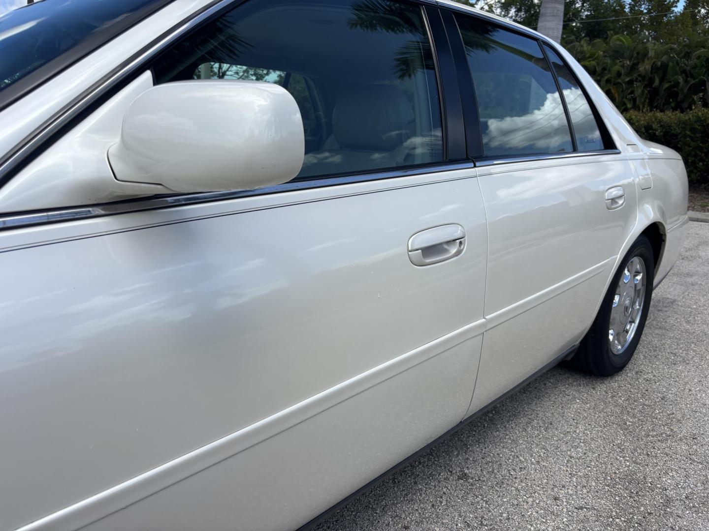2002 WHITE /BEIGE LEATHER Cadillac Deville Sedan (1G6KD54Y82U) with an 4.6L V8 DOHC 32V engine, 4-Speed Automatic Overdrive transmission, located at 11170 Summerlin Square Dr., Fort Myers Beach, FL, 33931, (239) 999-7777, 26.493546, -81.941628 - Photo#43