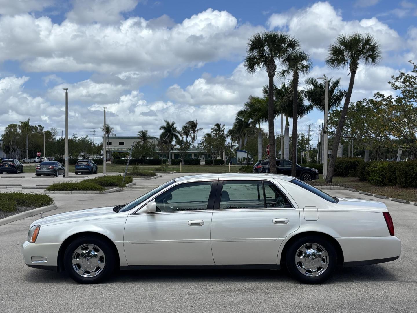 2002 WHITE /BEIGE LEATHER Cadillac Deville Sedan (1G6KD54Y82U) with an 4.6L V8 DOHC 32V engine, 4-Speed Automatic Overdrive transmission, located at 11170 Summerlin Square Dr., Fort Myers Beach, FL, 33931, (239) 999-7777, 26.493546, -81.941628 - Photo#8
