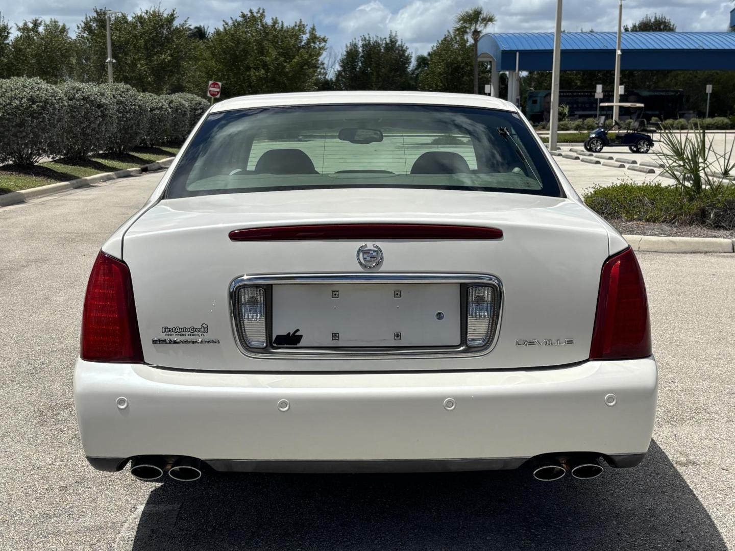 2002 WHITE /BEIGE LEATHER Cadillac Deville Sedan (1G6KD54Y82U) with an 4.6L V8 DOHC 32V engine, 4-Speed Automatic Overdrive transmission, located at 11170 Summerlin Square Dr., Fort Myers Beach, FL, 33931, (239) 999-7777, 26.493546, -81.941628 - Photo#6