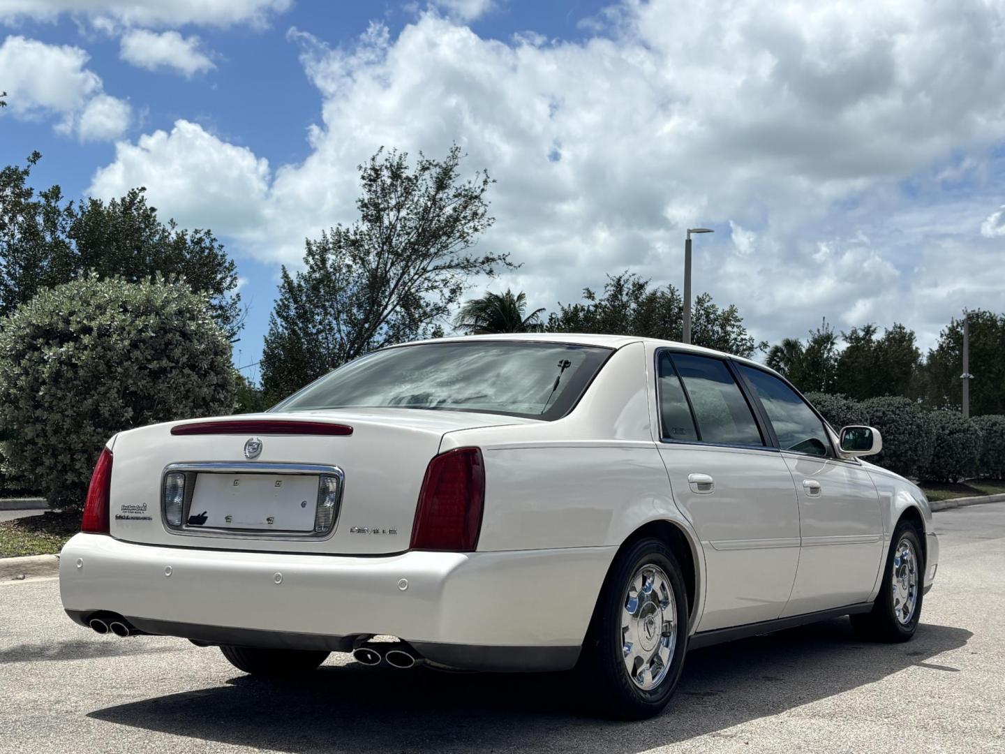 2002 WHITE /BEIGE LEATHER Cadillac Deville Sedan (1G6KD54Y82U) with an 4.6L V8 DOHC 32V engine, 4-Speed Automatic Overdrive transmission, located at 11170 Summerlin Square Dr., Fort Myers Beach, FL, 33931, (239) 999-7777, 26.493546, -81.941628 - Photo#7
