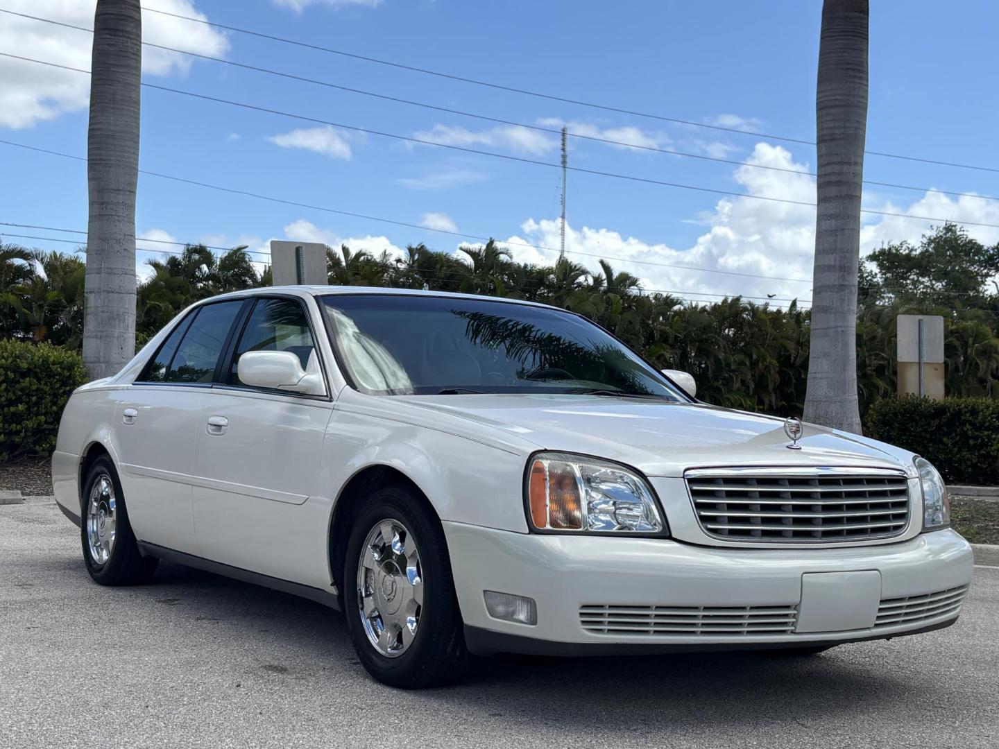 2002 WHITE /BEIGE LEATHER Cadillac Deville Sedan (1G6KD54Y82U) with an 4.6L V8 DOHC 32V engine, 4-Speed Automatic Overdrive transmission, located at 11170 Summerlin Square Dr., Fort Myers Beach, FL, 33931, (239) 999-7777, 26.493546, -81.941628 - Photo#3