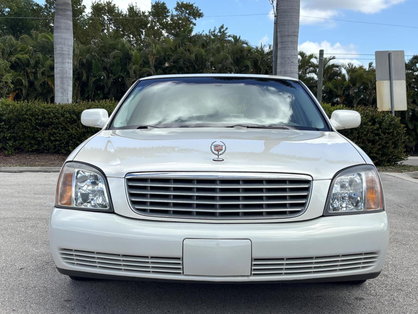 2002 WHITE /BEIGE LEATHER Cadillac Deville Sedan (1G6KD54Y82U) with an 4.6L V8 DOHC 32V engine, 4-Speed Automatic Overdrive transmission, located at 11170 Summerlin Square Dr., Fort Myers Beach, FL, 33931, (239) 999-7777, 26.493546, -81.941628 - Photo#2