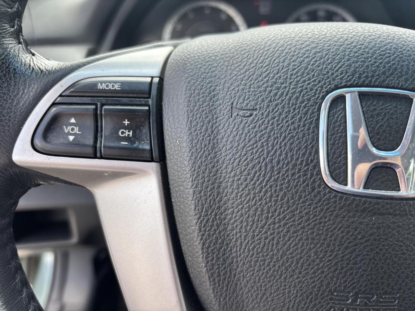 2009 GREEN Honda Accord EX-L Sedan AT (1HGCP26899A) with an 2.4L L4 DOHC 16V engine, 5-Speed Automatic transmission, located at 11170 Summerlin Square Dr., Fort Myers Beach, FL, 33931, (239) 999-7777, 26.493546, -81.941628 - Photo#19