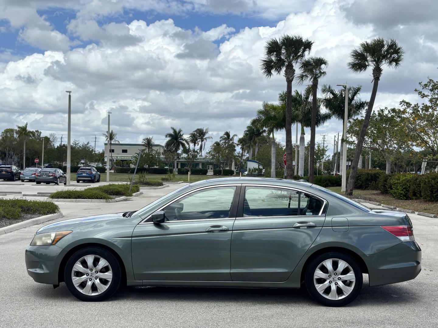 2009 GREEN Honda Accord EX-L Sedan AT (1HGCP26899A) with an 2.4L L4 DOHC 16V engine, 5-Speed Automatic transmission, located at 11170 Summerlin Square Dr., Fort Myers Beach, FL, 33931, (239) 999-7777, 26.493546, -81.941628 - Photo#8