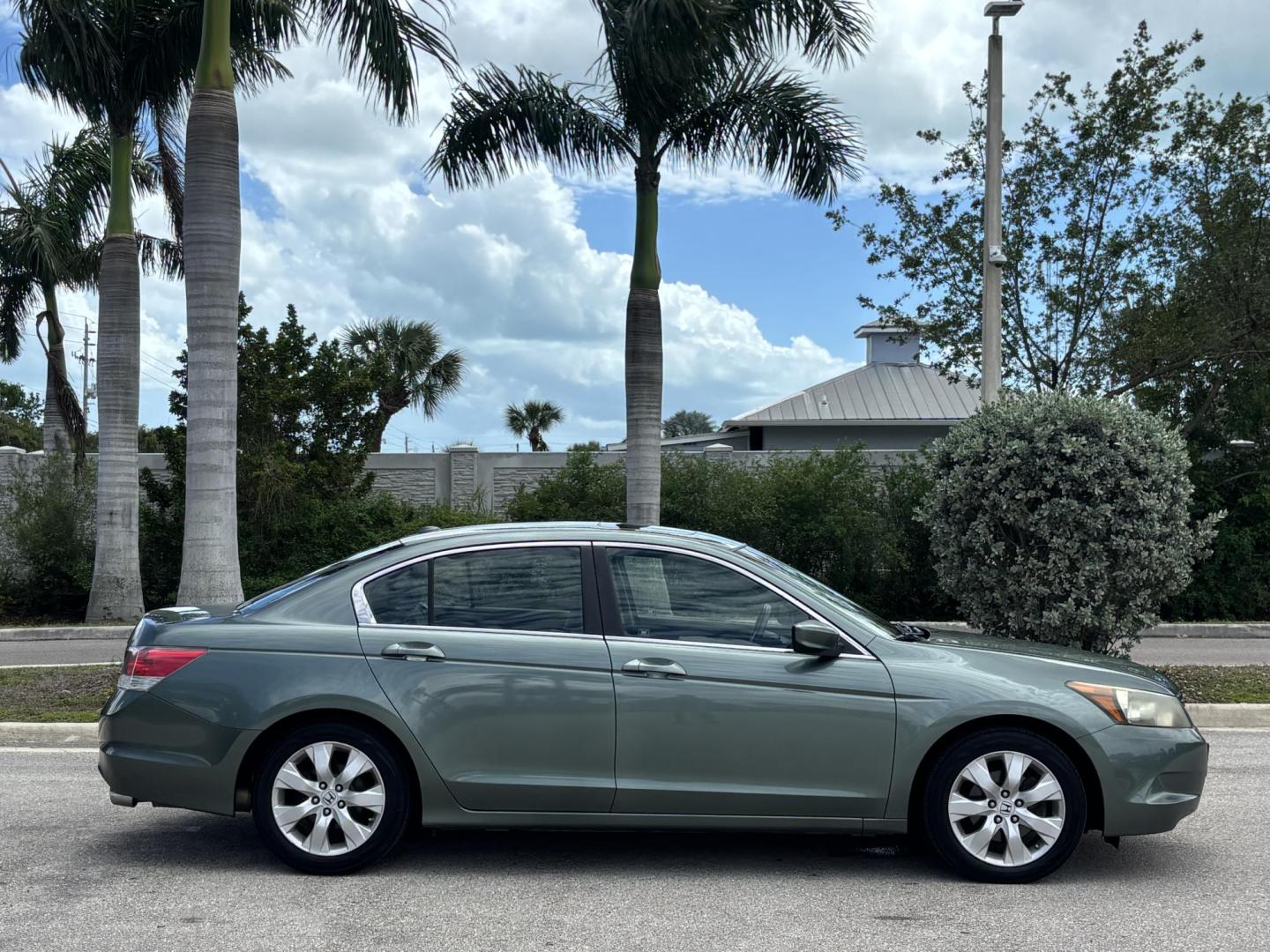 2009 GREEN Honda Accord EX-L Sedan AT (1HGCP26899A) with an 2.4L L4 DOHC 16V engine, 5-Speed Automatic transmission, located at 11170 Summerlin Square Dr., Fort Myers Beach, FL, 33931, (239) 999-7777, 26.493546, -81.941628 - Photo#4