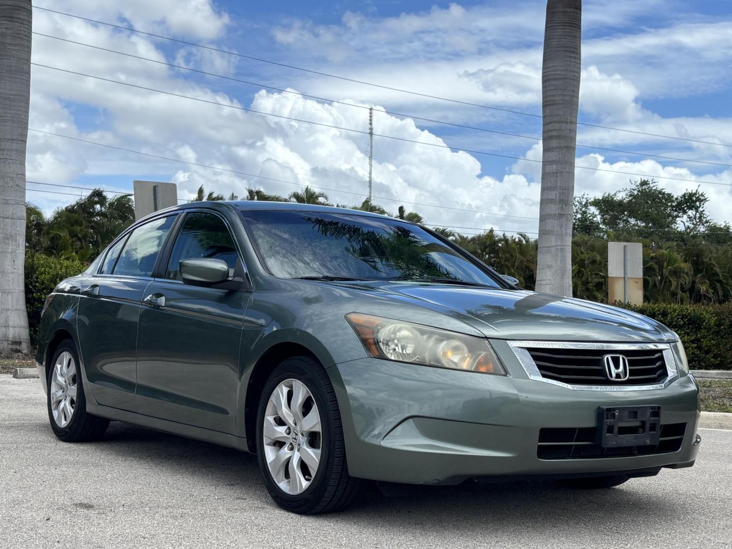 2009 GREEN Honda Accord EX-L Sedan AT (1HGCP26899A) with an 2.4L L4 DOHC 16V engine, 5-Speed Automatic transmission, located at 11170 Summerlin Square Dr., Fort Myers Beach, FL, 33931, (239) 999-7777, 26.493546, -81.941628 - Photo#3
