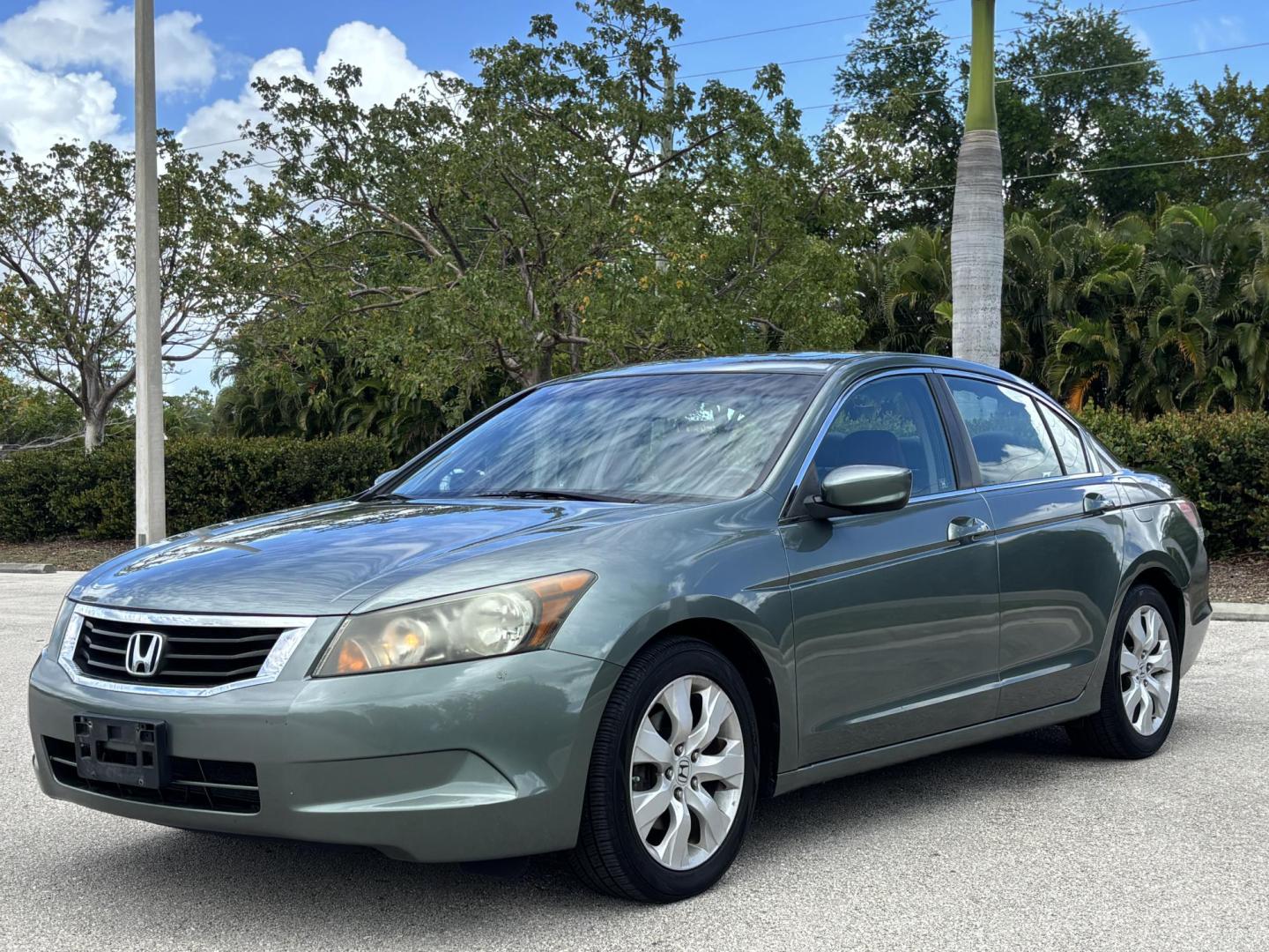 2009 GREEN Honda Accord EX-L Sedan AT (1HGCP26899A) with an 2.4L L4 DOHC 16V engine, 5-Speed Automatic transmission, located at 11170 Summerlin Square Dr., Fort Myers Beach, FL, 33931, (239) 999-7777, 26.493546, -81.941628 - Photo#1