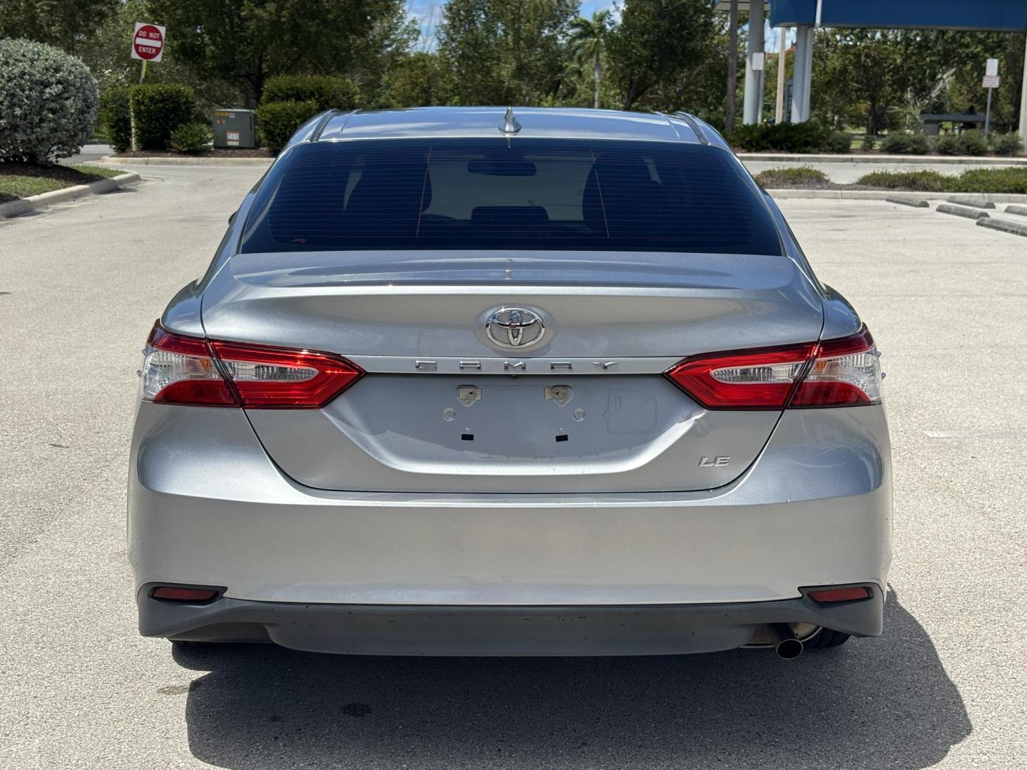 2020 SILVER /Light Gray Cloth Toyota Camry LE (4T1C11AKXLU) with an 2.5L L4 DOHC 16V engine, 8A transmission, located at 11170 Summerlin Square Dr., Fort Myers Beach, FL, 33931, (239) 999-7777, 26.493546, -81.941628 - Check out this dependable and fuel-efficient 2020 Toyota Camry LE — a Carfax 1-Owner vehicle with only 65,000 miles and a clean history with no accidents reported. This Camry LE is the perfect combination of reliability, safety, and modern technology. With Toyota’s reputation for long-lasting - Photo#6