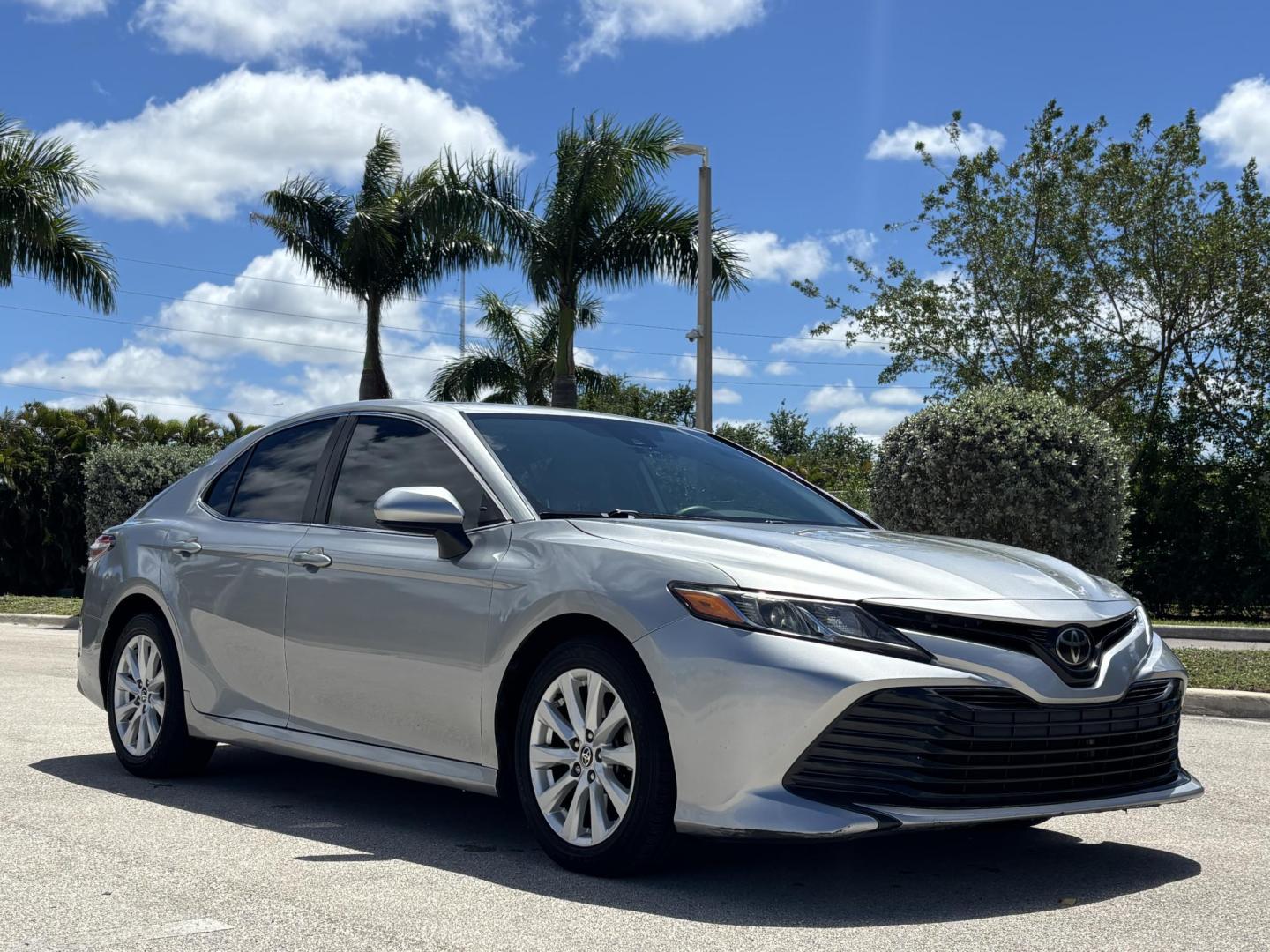 2020 SILVER /Light Gray Cloth Toyota Camry LE (4T1C11AKXLU) with an 2.5L L4 DOHC 16V engine, 8A transmission, located at 11170 Summerlin Square Dr., Fort Myers Beach, FL, 33931, (239) 999-7777, 26.493546, -81.941628 - Check out this dependable and fuel-efficient 2020 Toyota Camry LE — a Carfax 1-Owner vehicle with only 65,000 miles and a clean history with no accidents reported. This Camry LE is the perfect combination of reliability, safety, and modern technology. With Toyota’s reputation for long-lasting - Photo#3