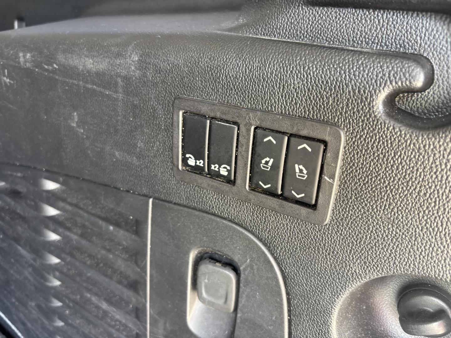 2019 GRAY /CHARCOAL LEATHER GMC Yukon XL SLT 4WD (1GKS2GKC6KR) with an 5.3L V8 OHV 16V engine, 6A transmission, located at 11170 Summerlin Square Dr., Fort Myers Beach, FL, 33931, (239) 999-7777, 26.493546, -81.941628 - Step into full-size luxury and capability with this impressive 2019 GMC Yukon XL — built for those who need maximum space without sacrificing comfort or style. This Yukon XL offers extended length for extra passenger room and cargo capacity, making it perfect for large families, road trips, or - Photo#22