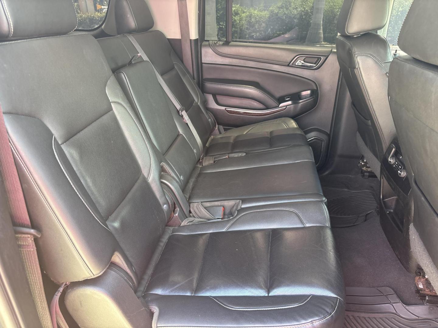 2019 GRAY /CHARCOAL LEATHER GMC Yukon XL SLT 4WD (1GKS2GKC6KR) with an 5.3L V8 OHV 16V engine, 6A transmission, located at 11170 Summerlin Square Dr., Fort Myers Beach, FL, 33931, (239) 999-7777, 26.493546, -81.941628 - Step into full-size luxury and capability with this impressive 2019 GMC Yukon XL — built for those who need maximum space without sacrificing comfort or style. This Yukon XL offers extended length for extra passenger room and cargo capacity, making it perfect for large families, road trips, or - Photo#18