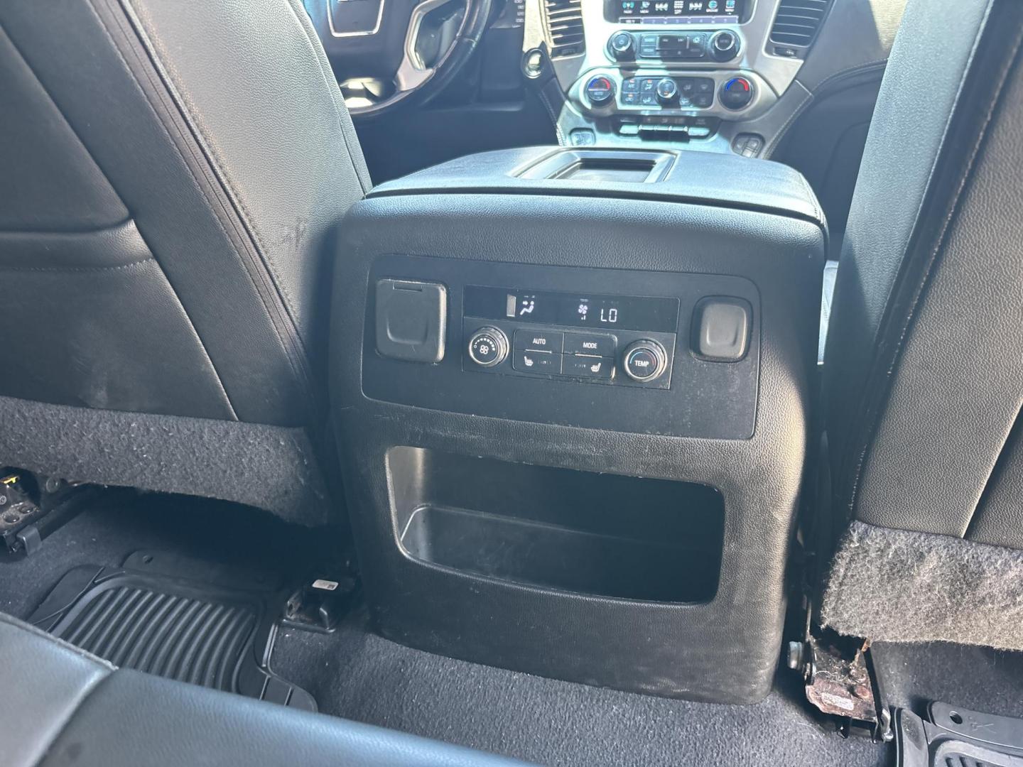 2019 GRAY /CHARCOAL LEATHER GMC Yukon XL SLT 4WD (1GKS2GKC6KR) with an 5.3L V8 OHV 16V engine, 6A transmission, located at 11170 Summerlin Square Dr., Fort Myers Beach, FL, 33931, (239) 999-7777, 26.493546, -81.941628 - Step into full-size luxury and capability with this impressive 2019 GMC Yukon XL — built for those who need maximum space without sacrificing comfort or style. This Yukon XL offers extended length for extra passenger room and cargo capacity, making it perfect for large families, road trips, or - Photo#19