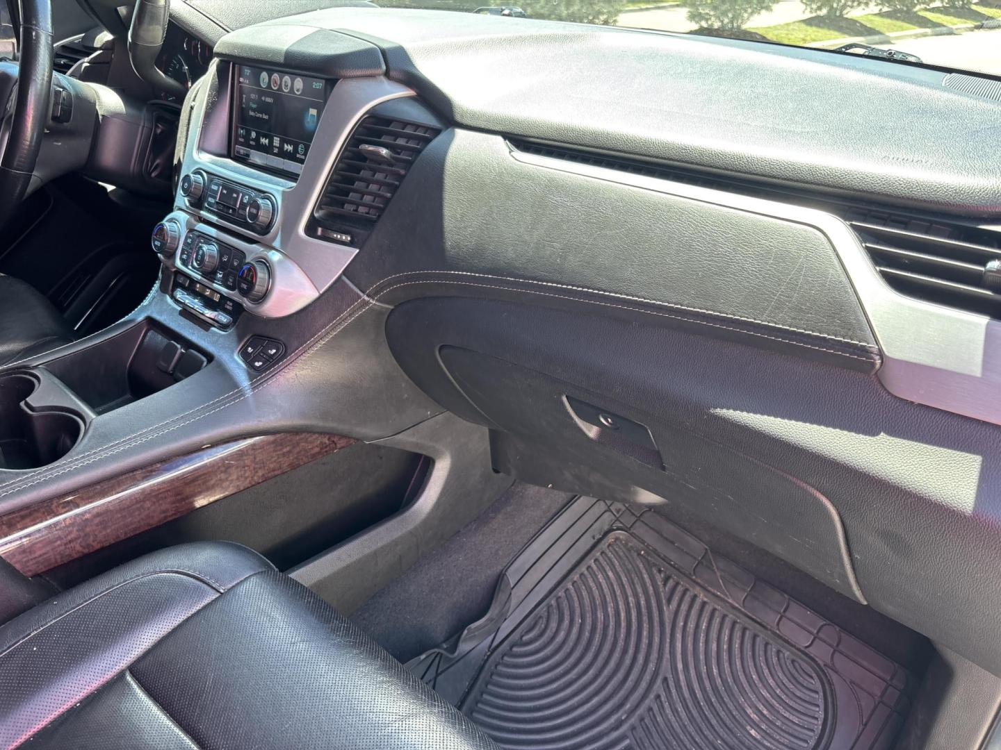 2019 GRAY /CHARCOAL LEATHER GMC Yukon XL SLT 4WD (1GKS2GKC6KR) with an 5.3L V8 OHV 16V engine, 6A transmission, located at 11170 Summerlin Square Dr., Fort Myers Beach, FL, 33931, (239) 999-7777, 26.493546, -81.941628 - Step into full-size luxury and capability with this impressive 2019 GMC Yukon XL — built for those who need maximum space without sacrificing comfort or style. This Yukon XL offers extended length for extra passenger room and cargo capacity, making it perfect for large families, road trips, or - Photo#16