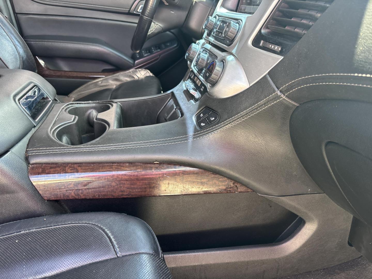 2019 GRAY /CHARCOAL LEATHER GMC Yukon XL SLT 4WD (1GKS2GKC6KR) with an 5.3L V8 OHV 16V engine, 6A transmission, located at 11170 Summerlin Square Dr., Fort Myers Beach, FL, 33931, (239) 999-7777, 26.493546, -81.941628 - Step into full-size luxury and capability with this impressive 2019 GMC Yukon XL — built for those who need maximum space without sacrificing comfort or style. This Yukon XL offers extended length for extra passenger room and cargo capacity, making it perfect for large families, road trips, or - Photo#17